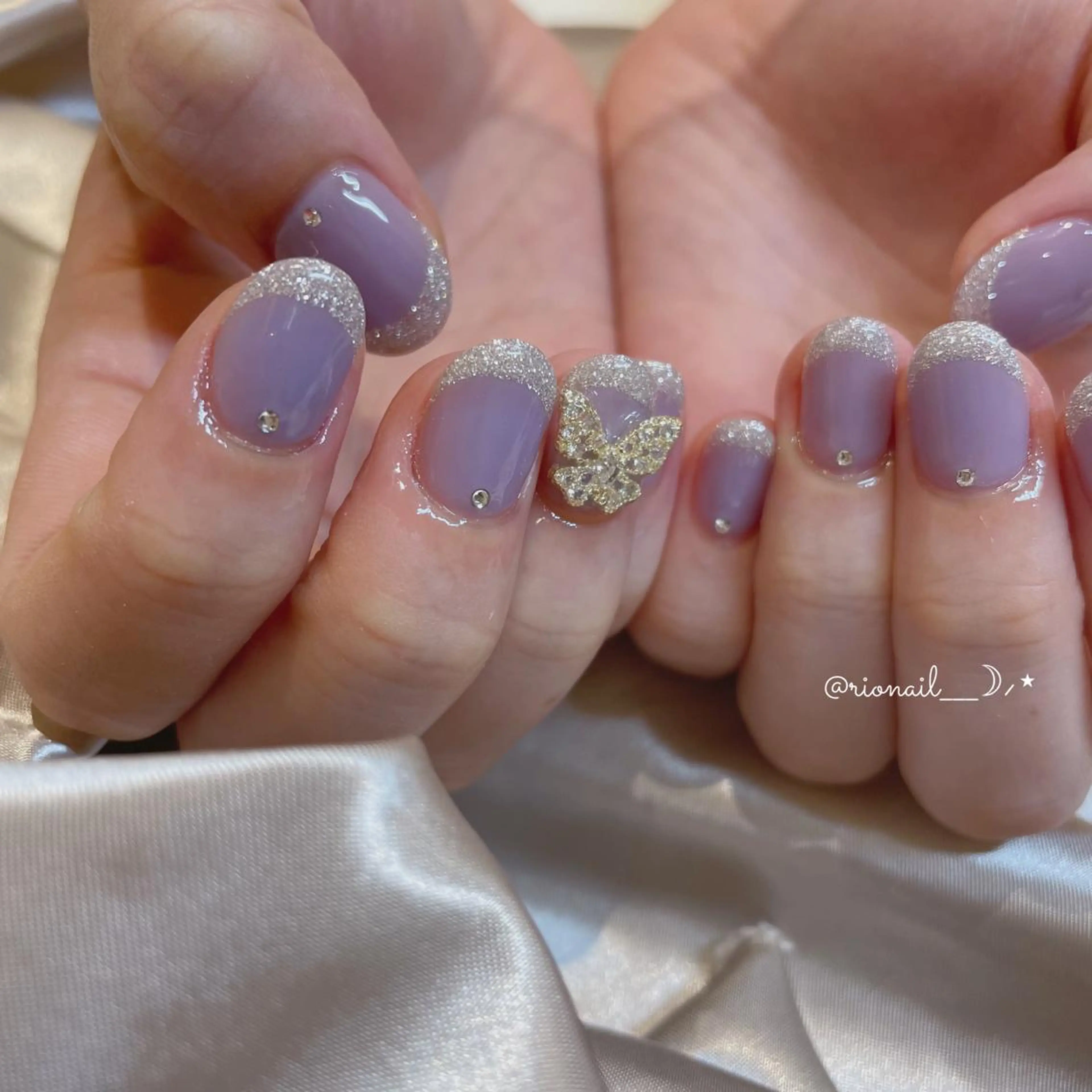 ネイル アートネイル 𝘙𝘪𝘰𝘯𝘢 ...🕯🤍のネイルデザイン