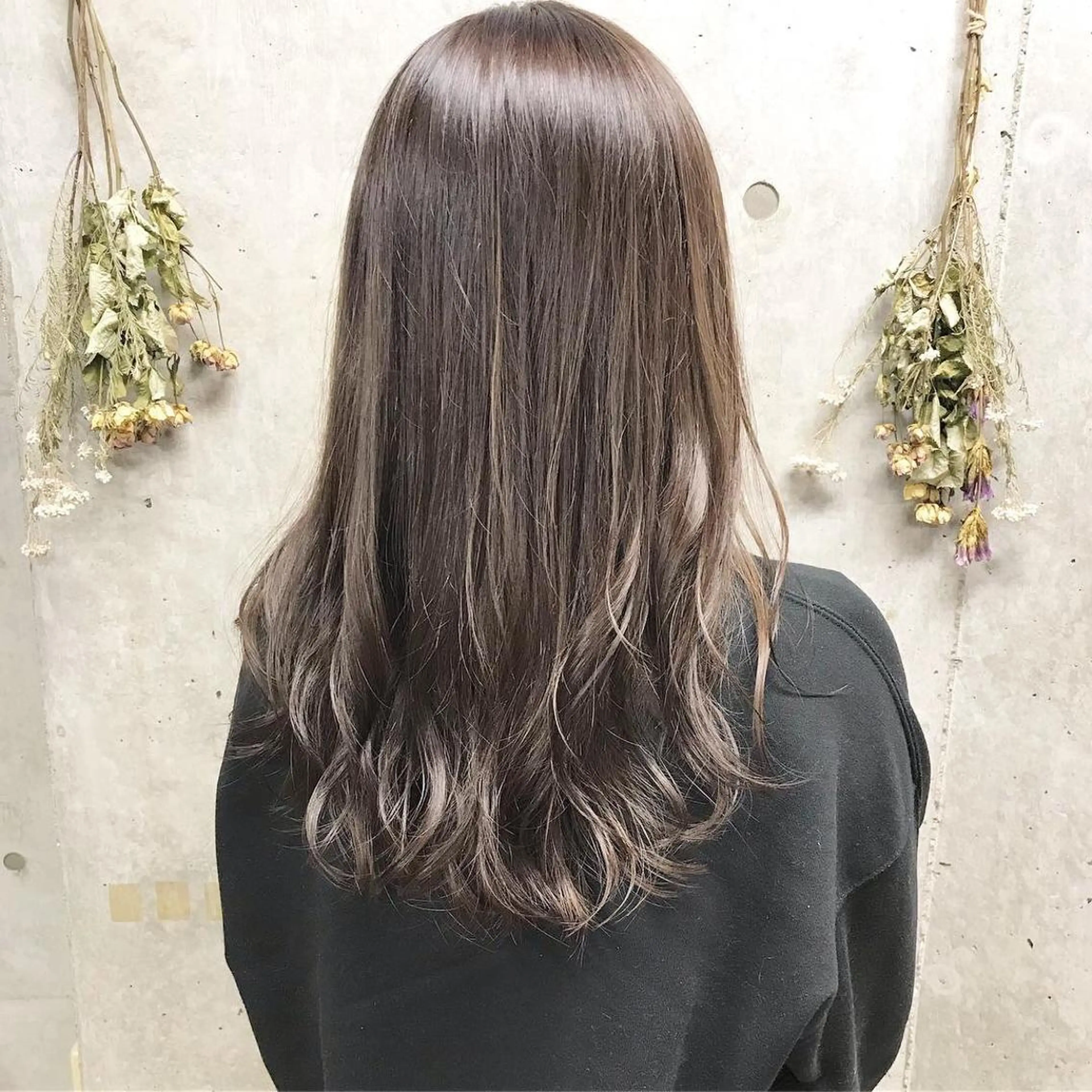 セミロング カラー ヘアアレンジ ベージュカラー イルミナカラー ラベンダーカラー ラベンダーベージュ Satsuki ✂︎♡のヘアスタイル