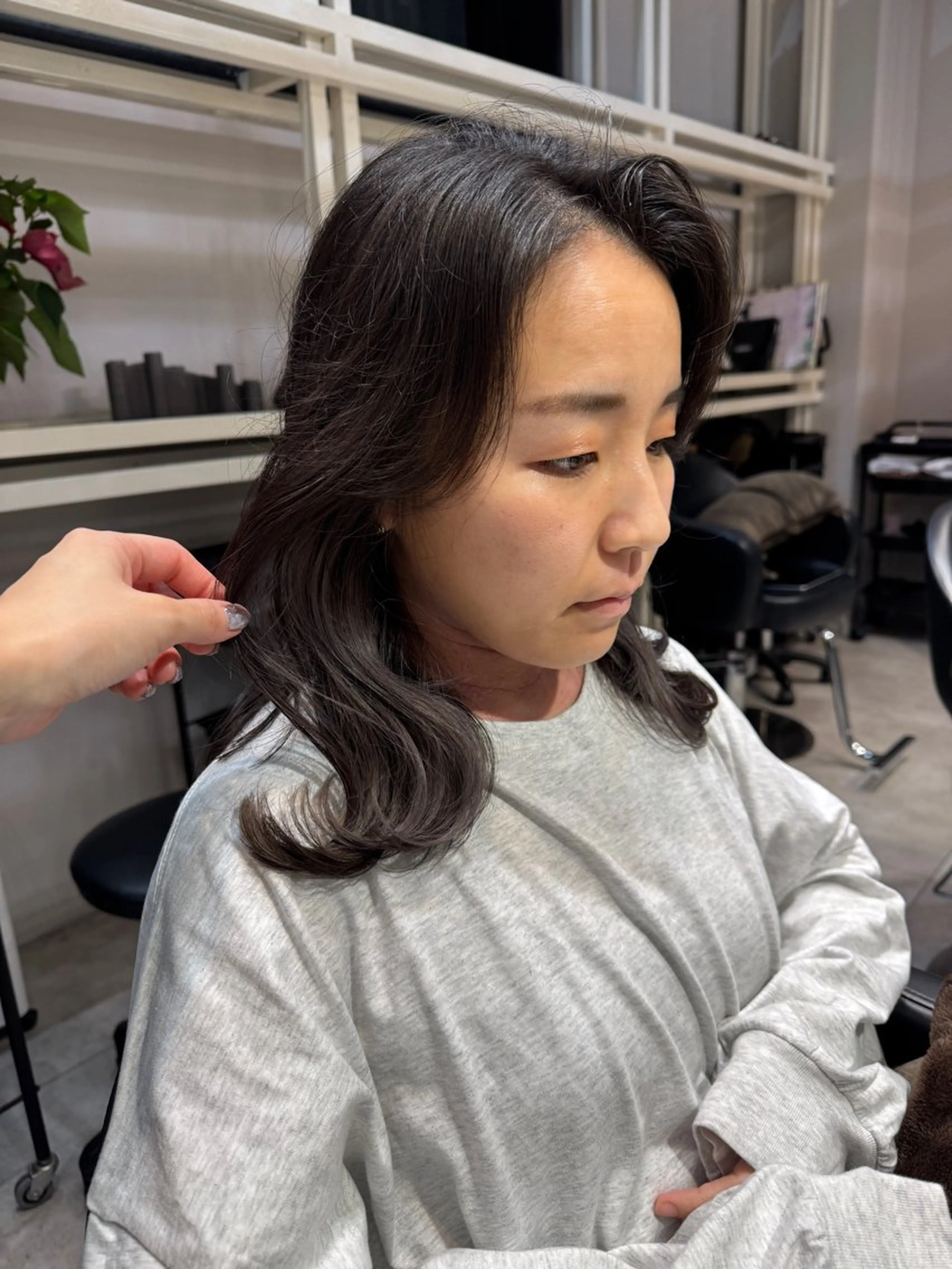 ミディアム カラー インナーカラー シルバー ヘアカラー トリートメント 似合う髪型が 分からない方へのヘアスタイル