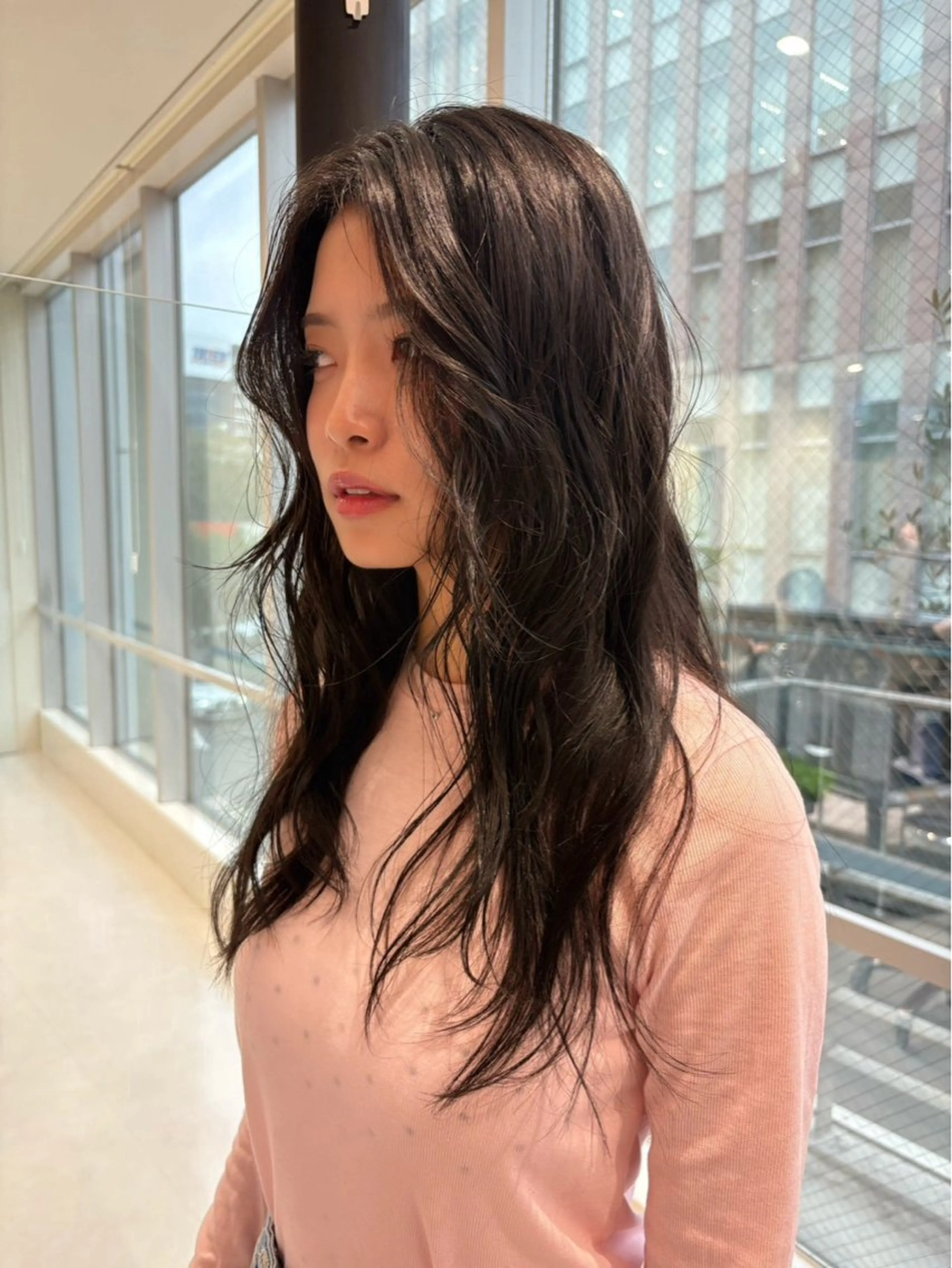 ロング カラー ブラウンカラー 透明感カラー ラベンダーカラー ヘアカラー くすみカラー/海外 レイヤー/ ローレンのヘアスタイル