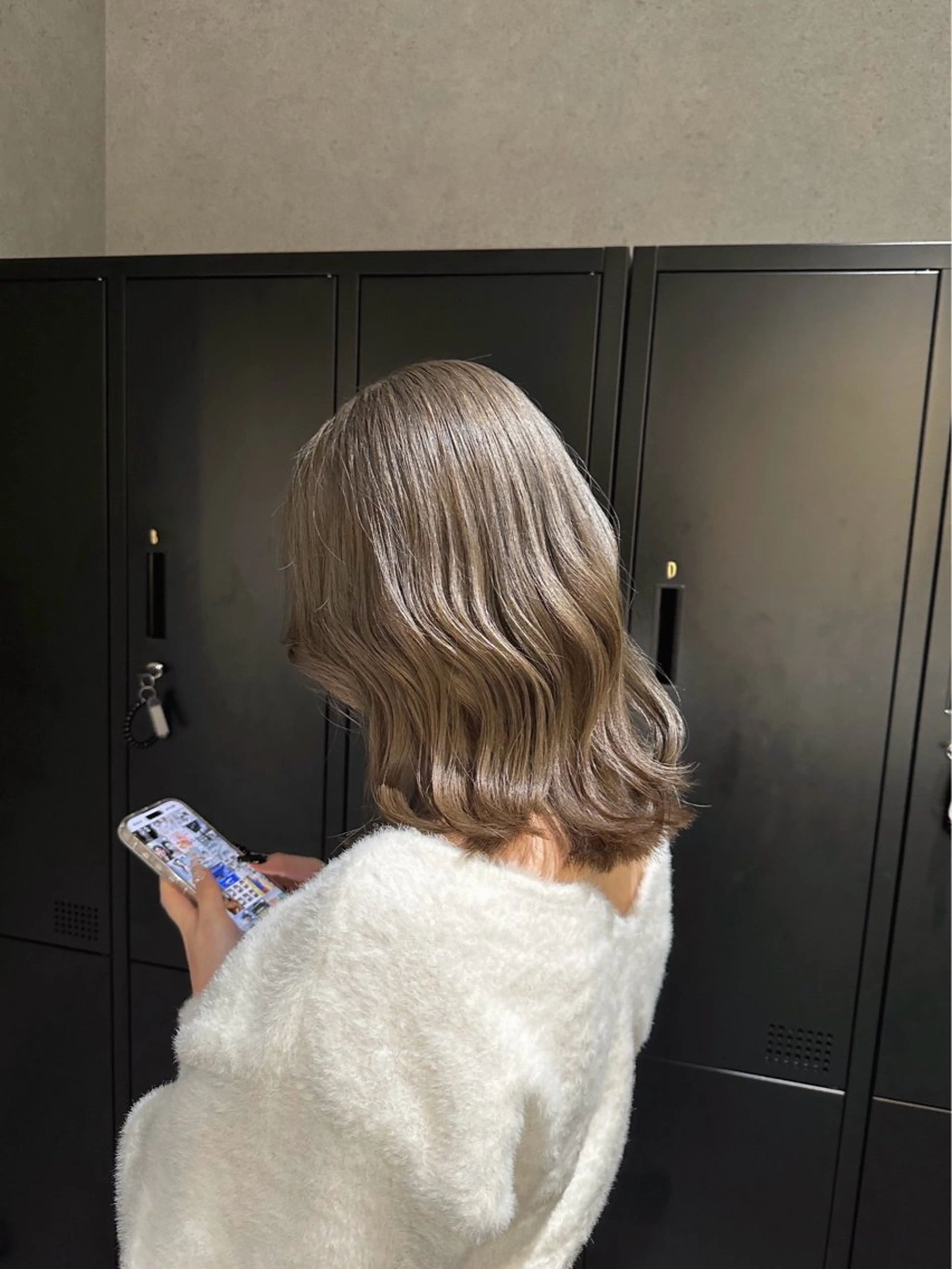 ミディアム カラー ブリーチ グレージュ トリートメント カット ヘアカラー トリートメント ブリーチカラー/ ベージュ/SARAのヘアスタイル