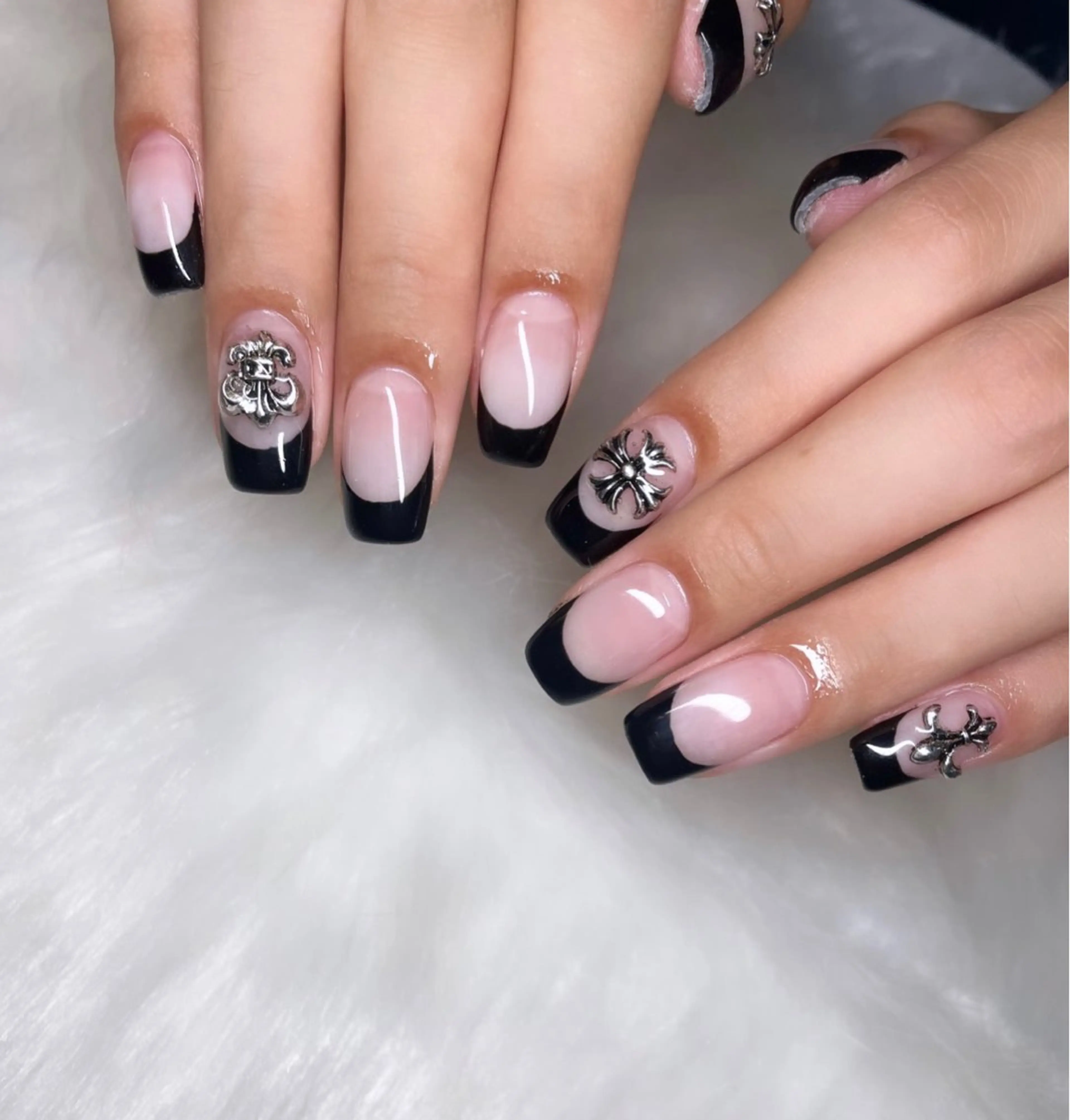 ネイル 成人式 フットネイル フレンチネイル ジェルネイル 韓国ネイル ハンドネイル nail salon fee（フィー）のネイルデザイン