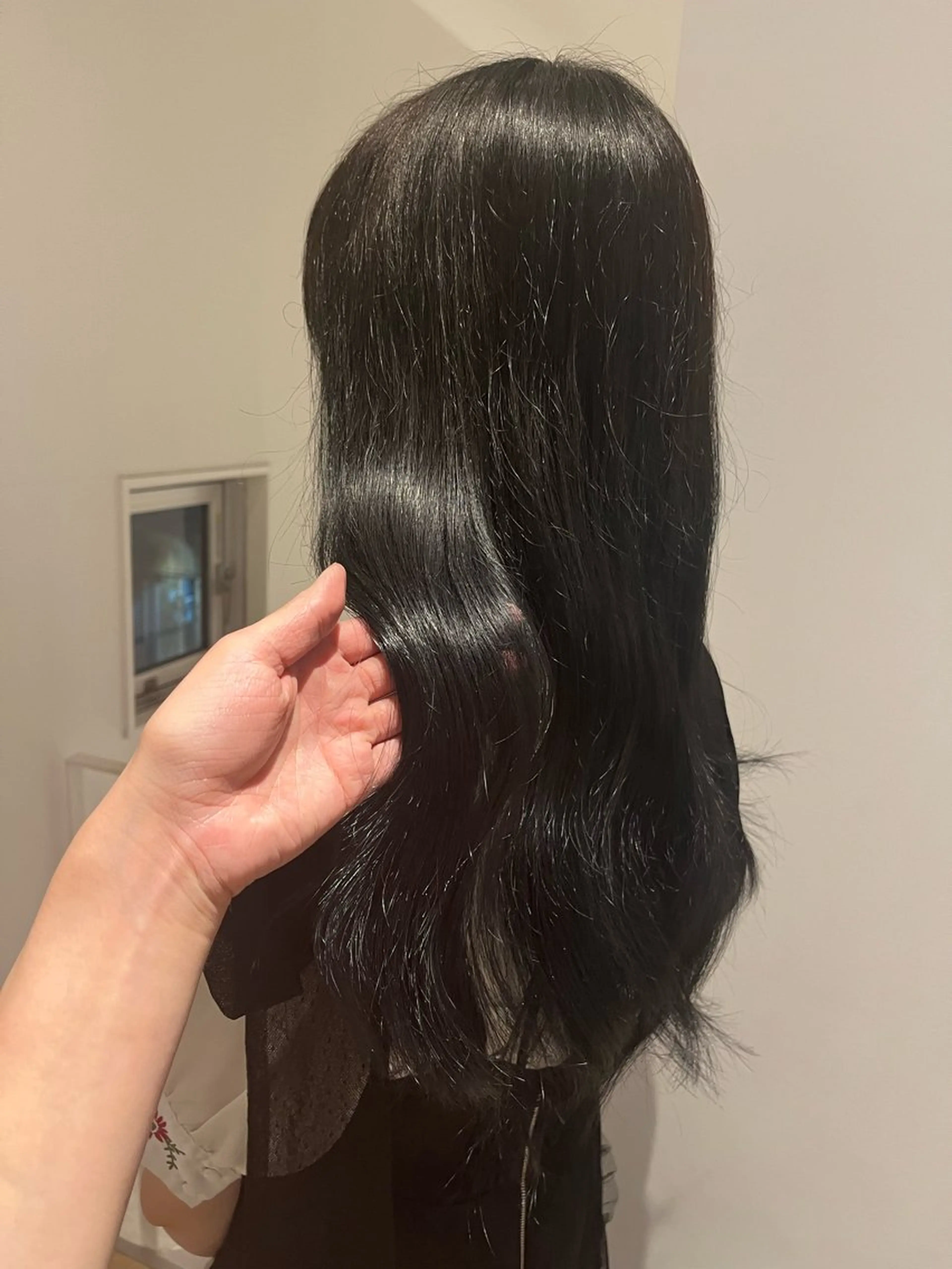 ロング カラー 森山 葵のヘアスタイル