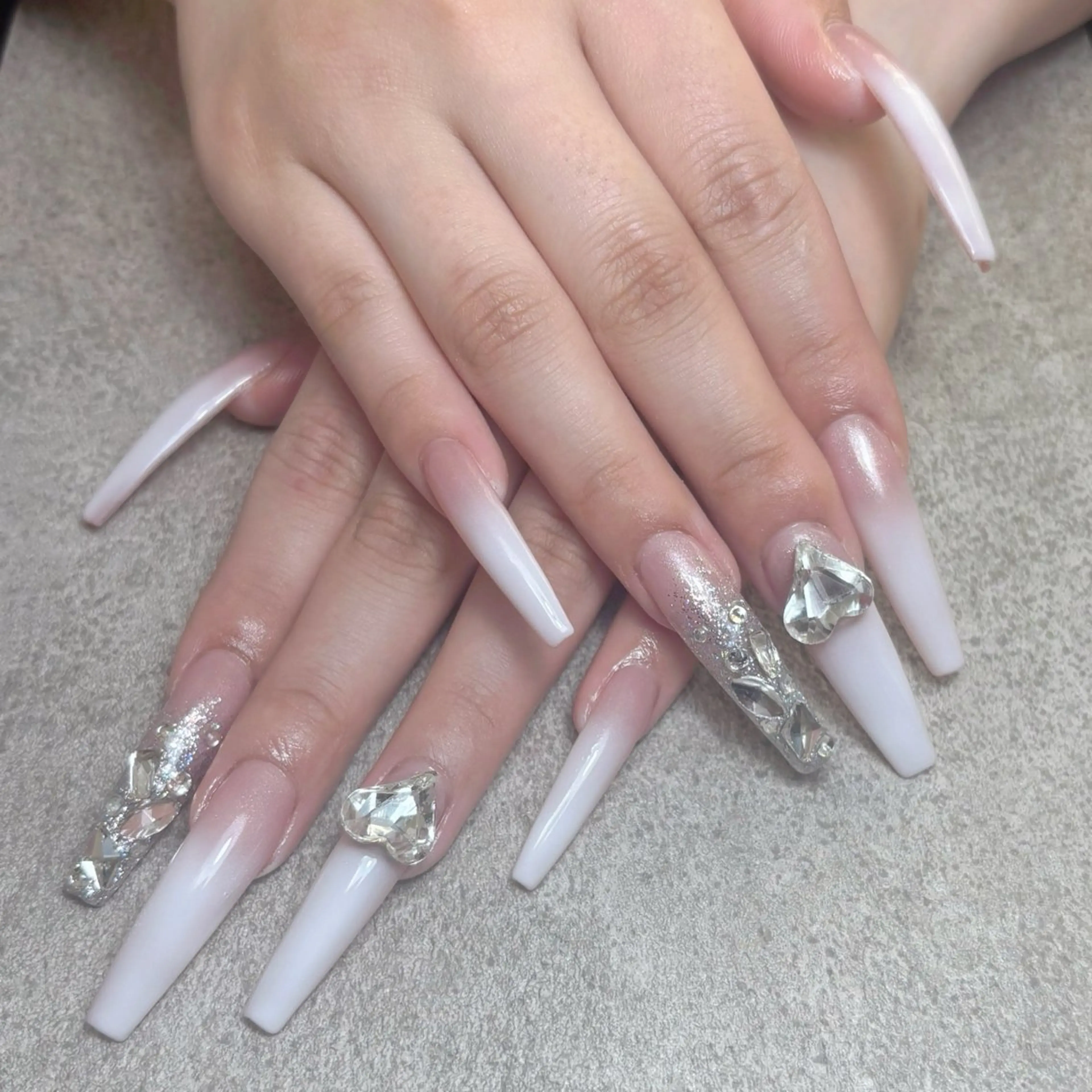 ネイル ハート ロングネイル スーパーロングネイル ハンドネイル nailroom DIASOMNIAのネイルデザイン