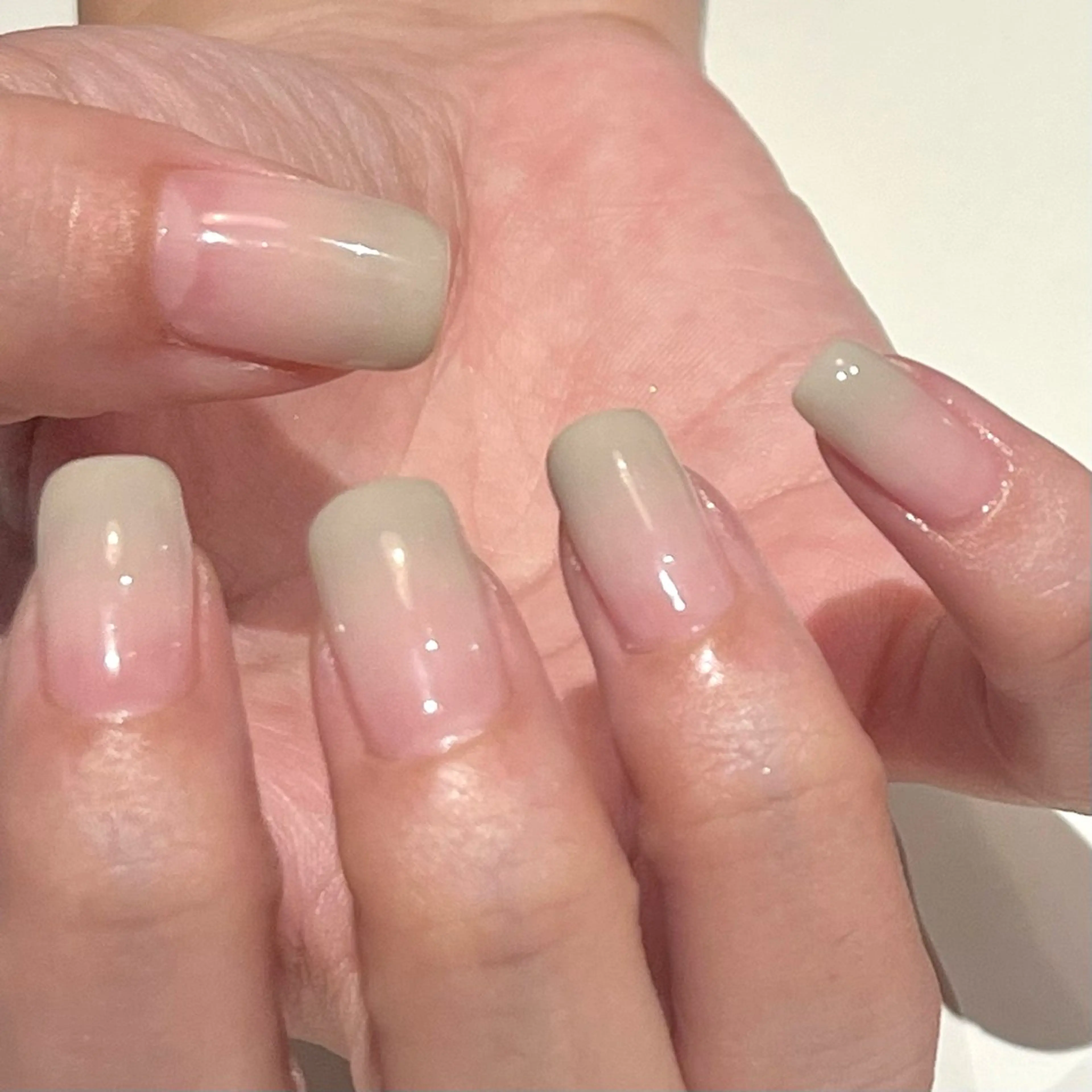 ネイル グラデーション 坂口 莉愛のネイルデザイン