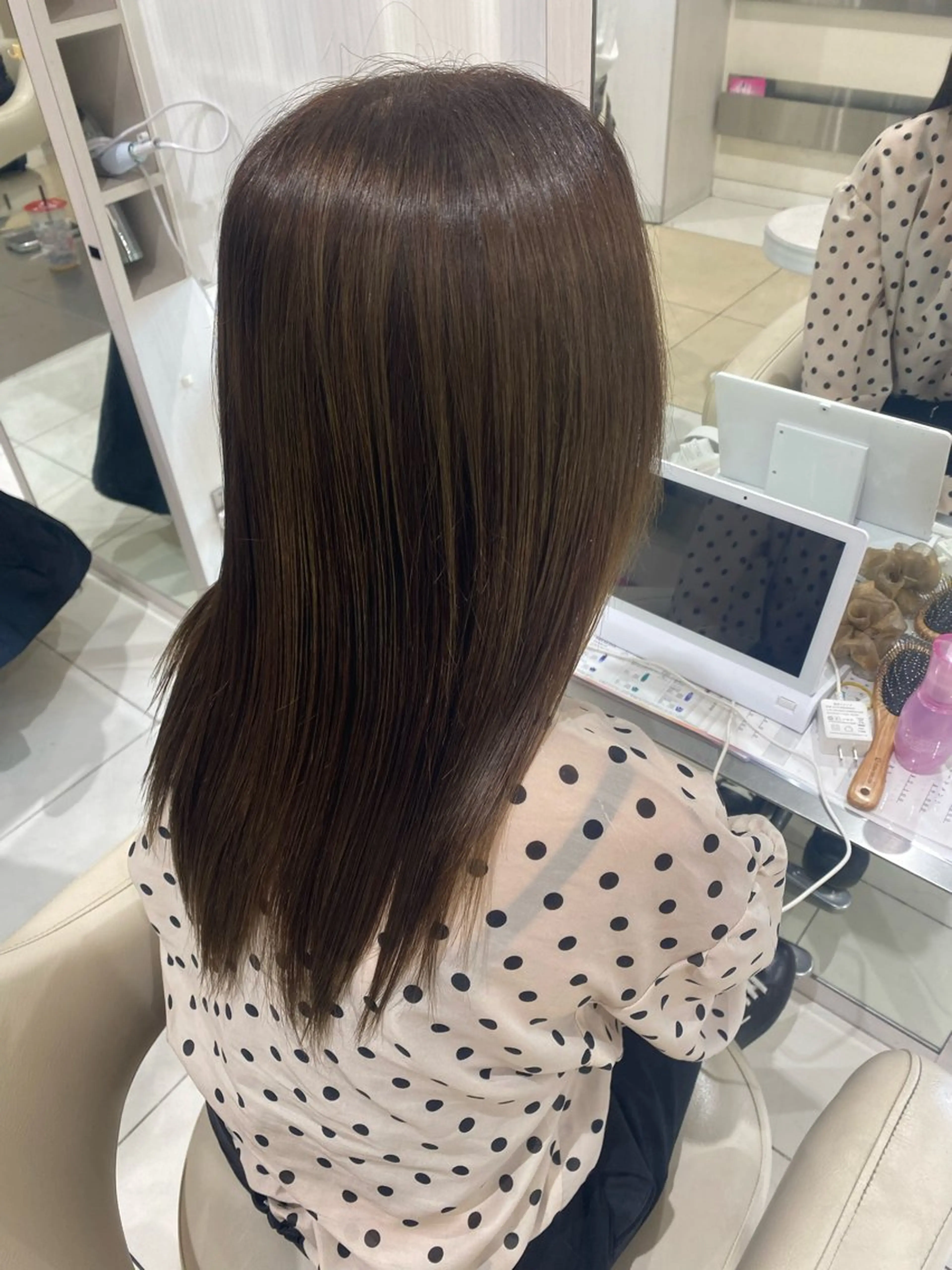 セミロング カラー 中山 愛美莉のヘアスタイル