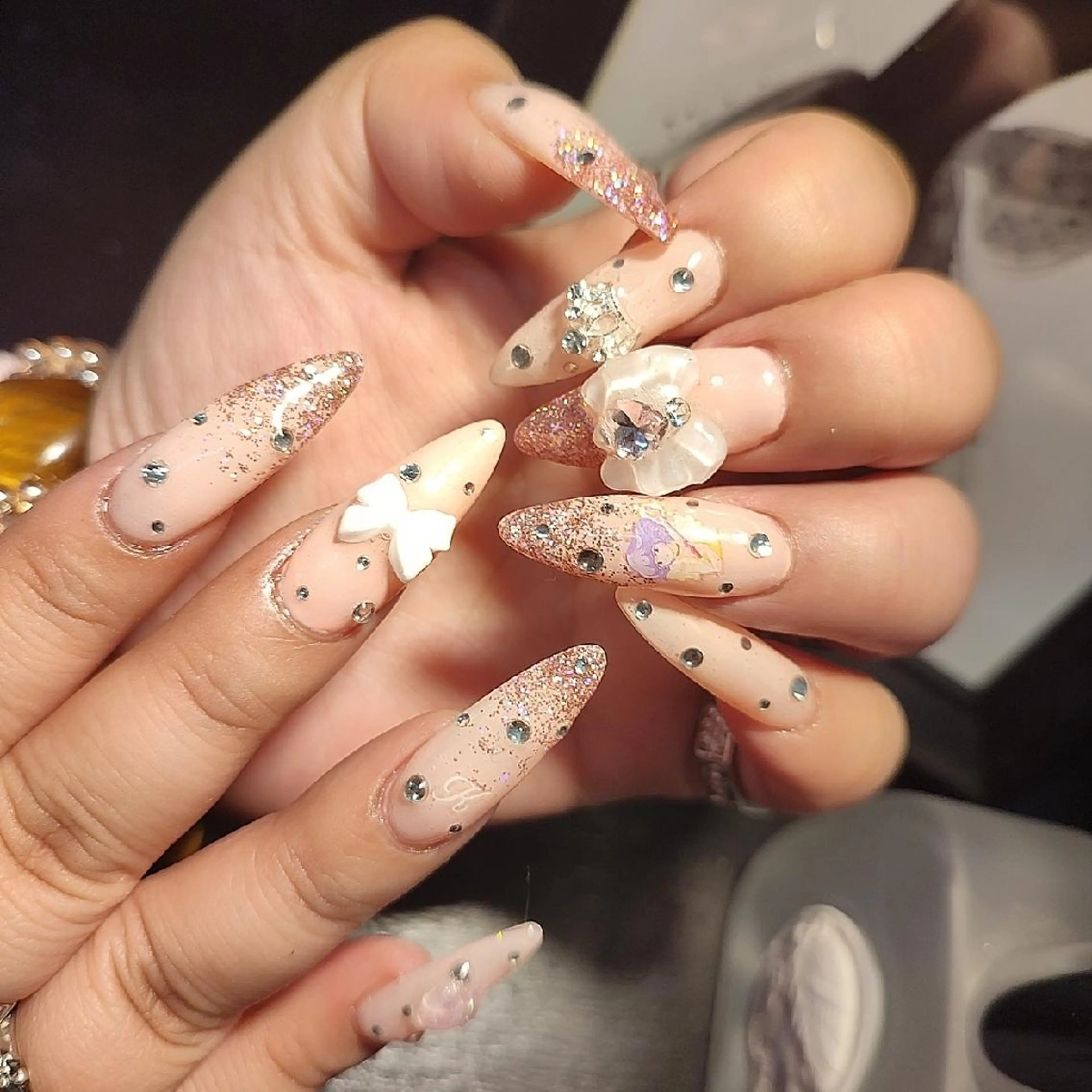 ネイル ハンドネイル RUNWAY 　　の眉毛・アイブロウイメージ