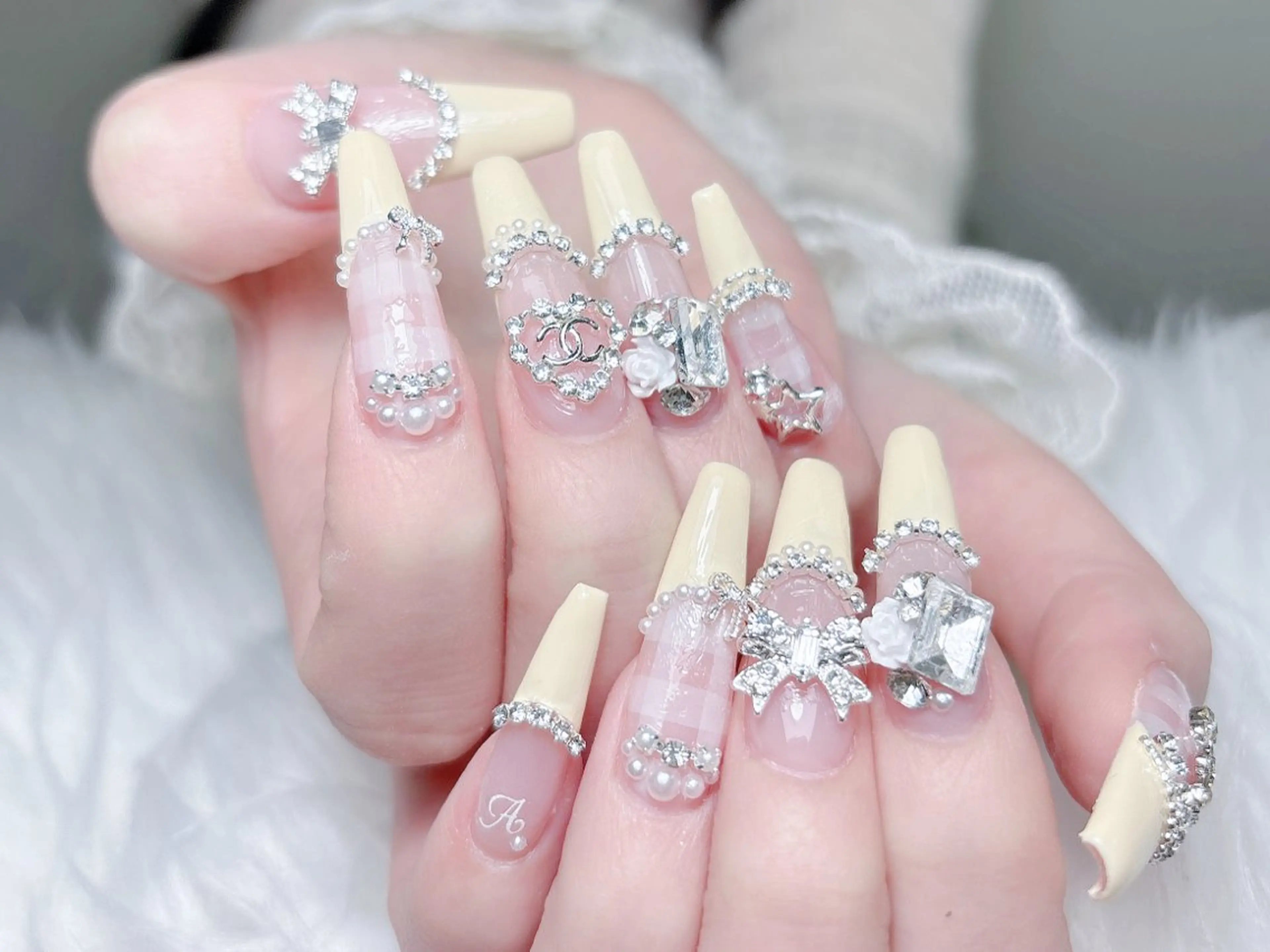 ネイル 成人式 ロングネイル マグネットネイル 大理石ネイル(マーブル) リボン ハンドネイル MoMoA Nail ネイル長さ出し専門店のネイルデザイン