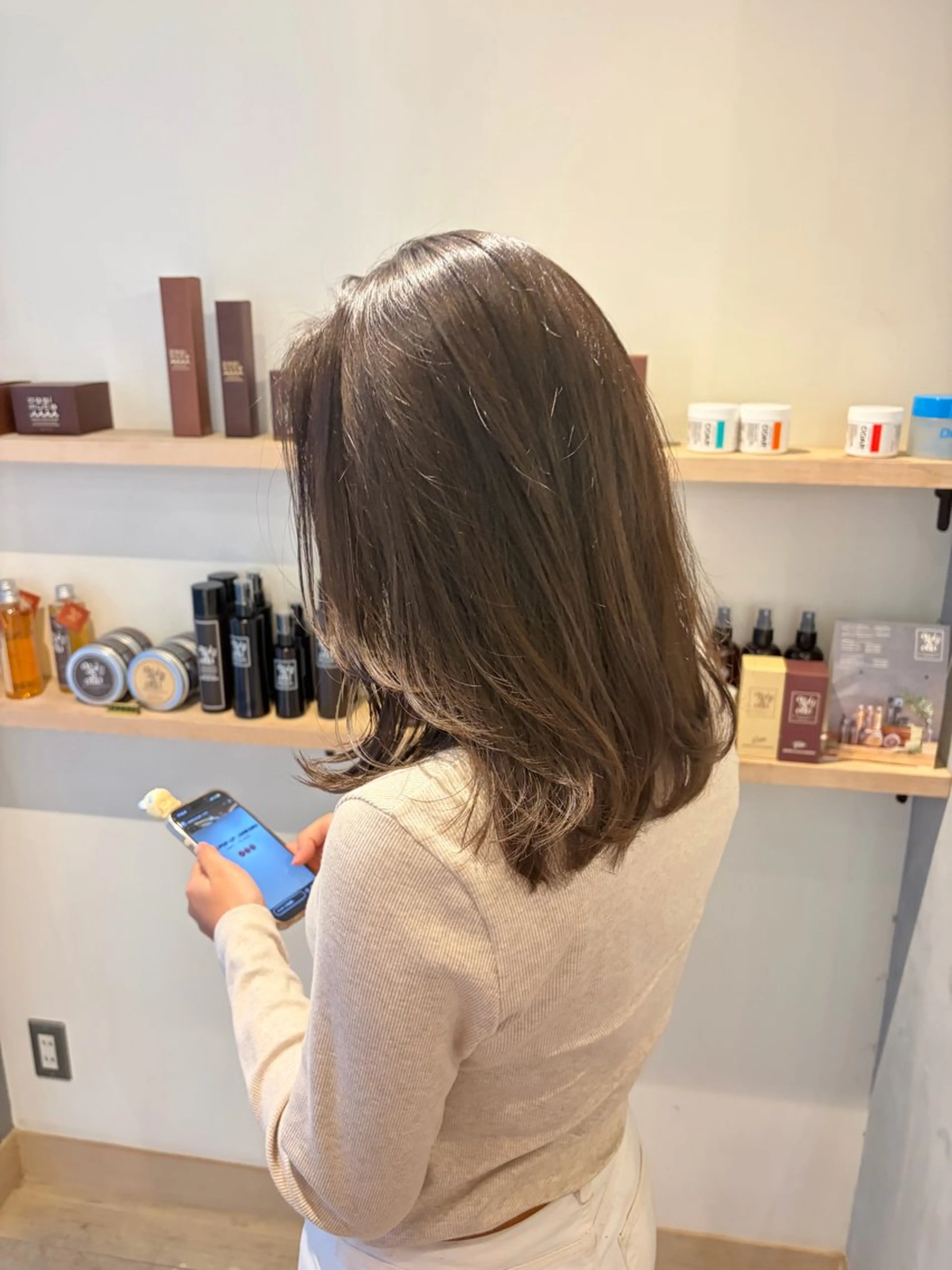 セミロング カット ヘアカラー アイナ ROCCOのヘアスタイル