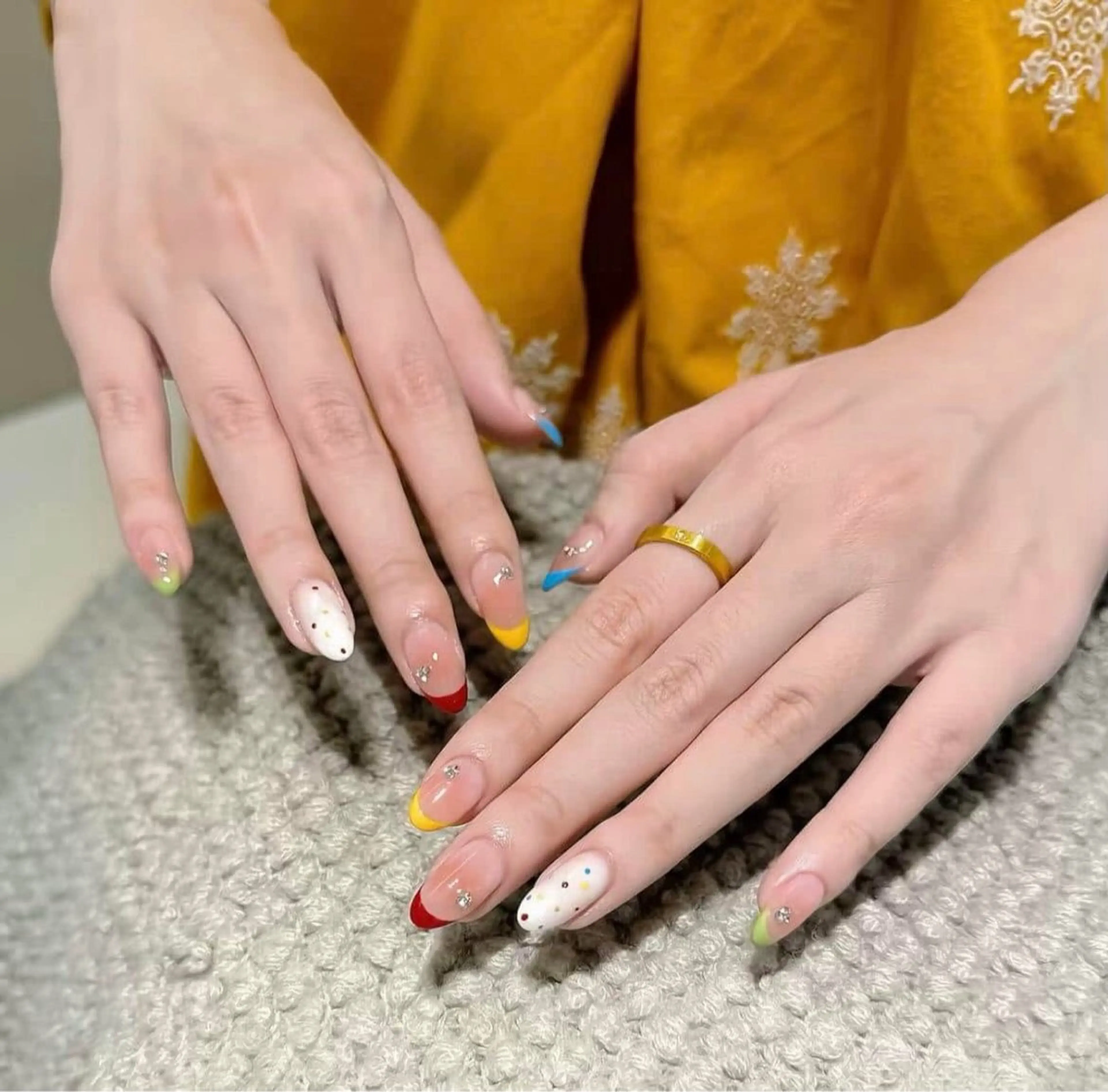 ネイル オーロラネイル ブルー チークネイル 長さ出し フットネイル ハンドネイル JIN 168 新大久保のネイルデザイン