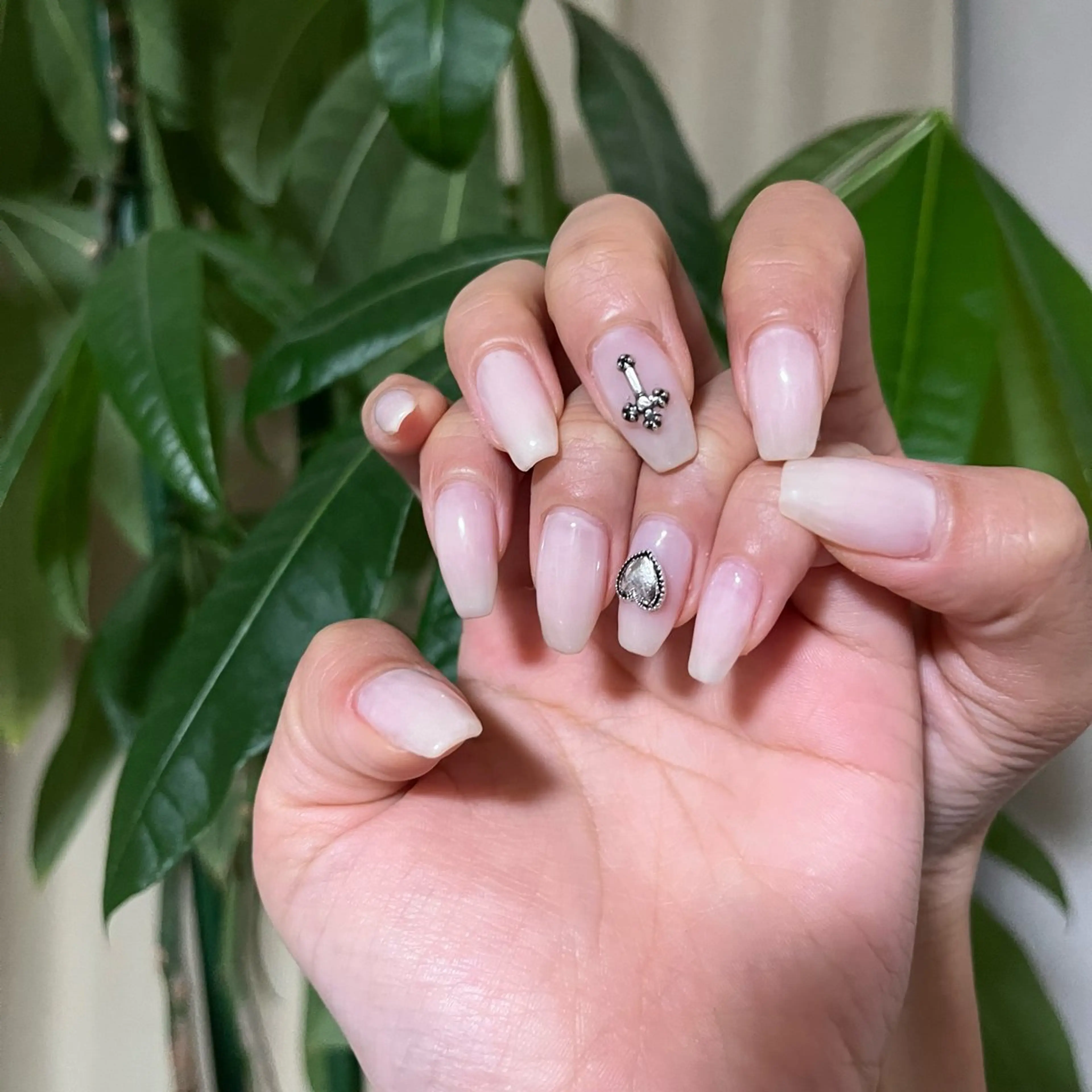 ネイル ワンカラーネイル 生井 優花のネイルデザイン