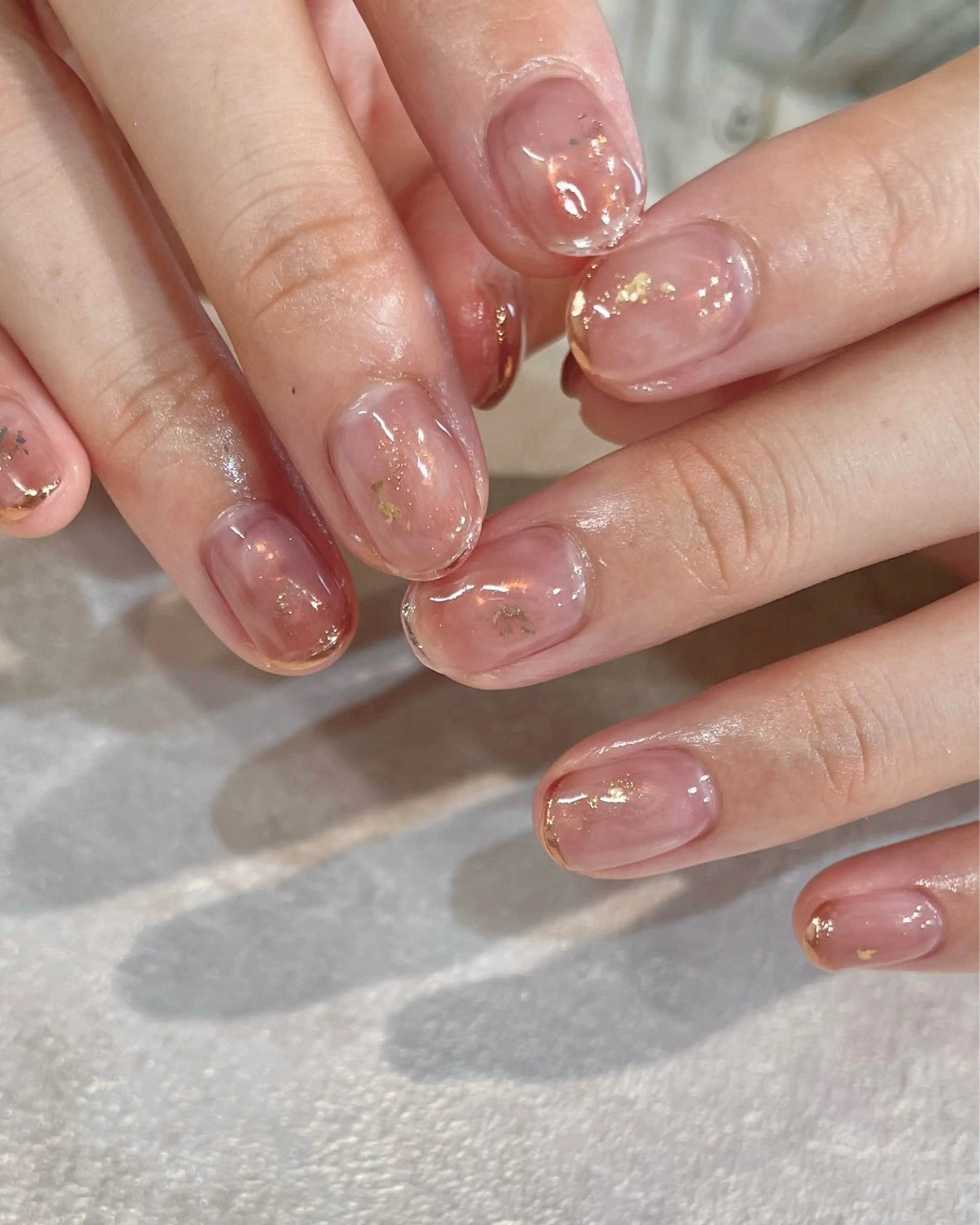 ネイル オーロラネイル ジェルネイル キラキラネイル ニュアンスネイル オフィスネイル 𓂃toi. 儚げnuanceのネイルデザイン