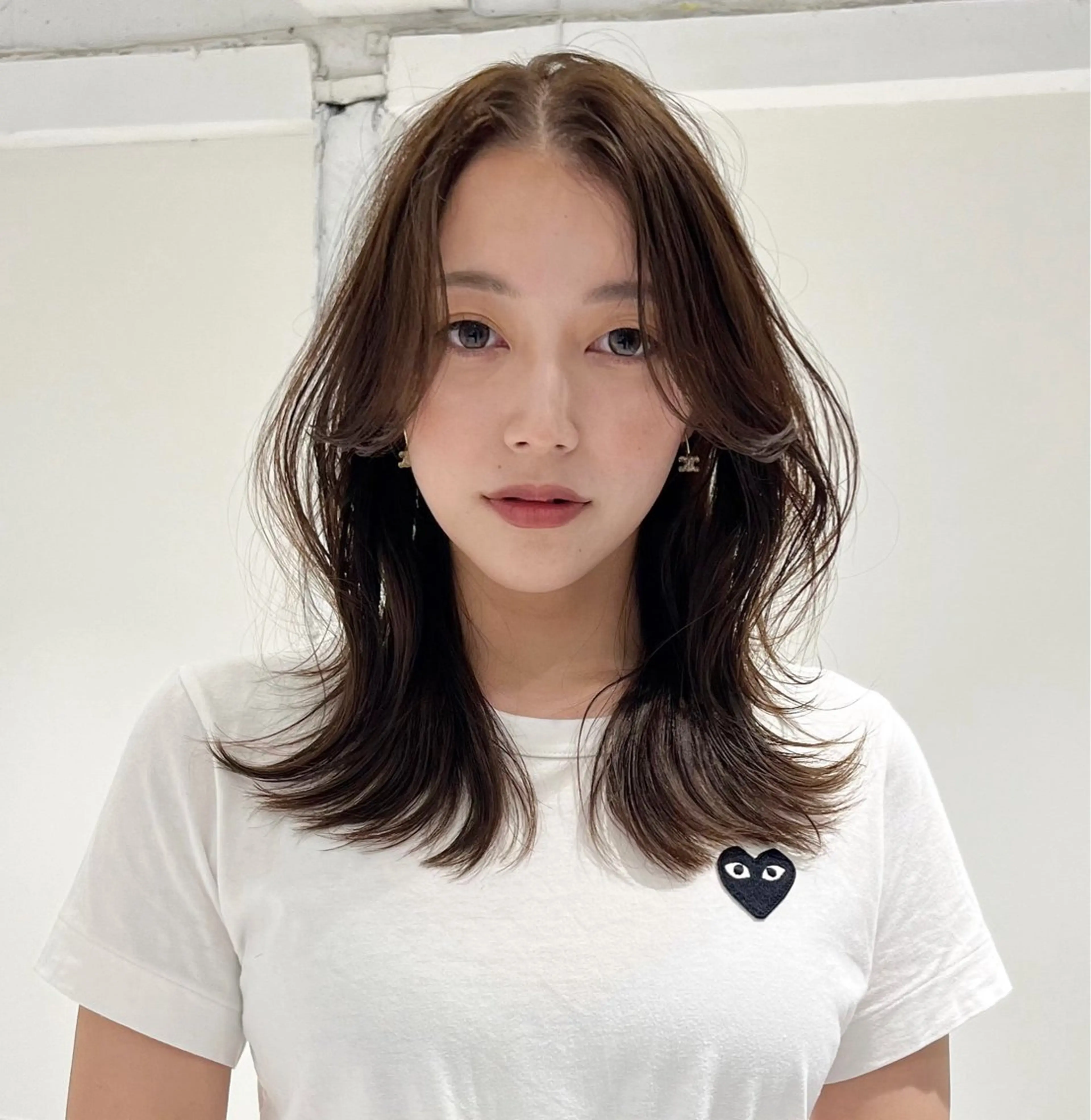 セミロング カラー ベージュカラー ブラウンカラー 透明感カラー グレージュ オリーブベージュ 阿部 瑠斗のヘアスタイル