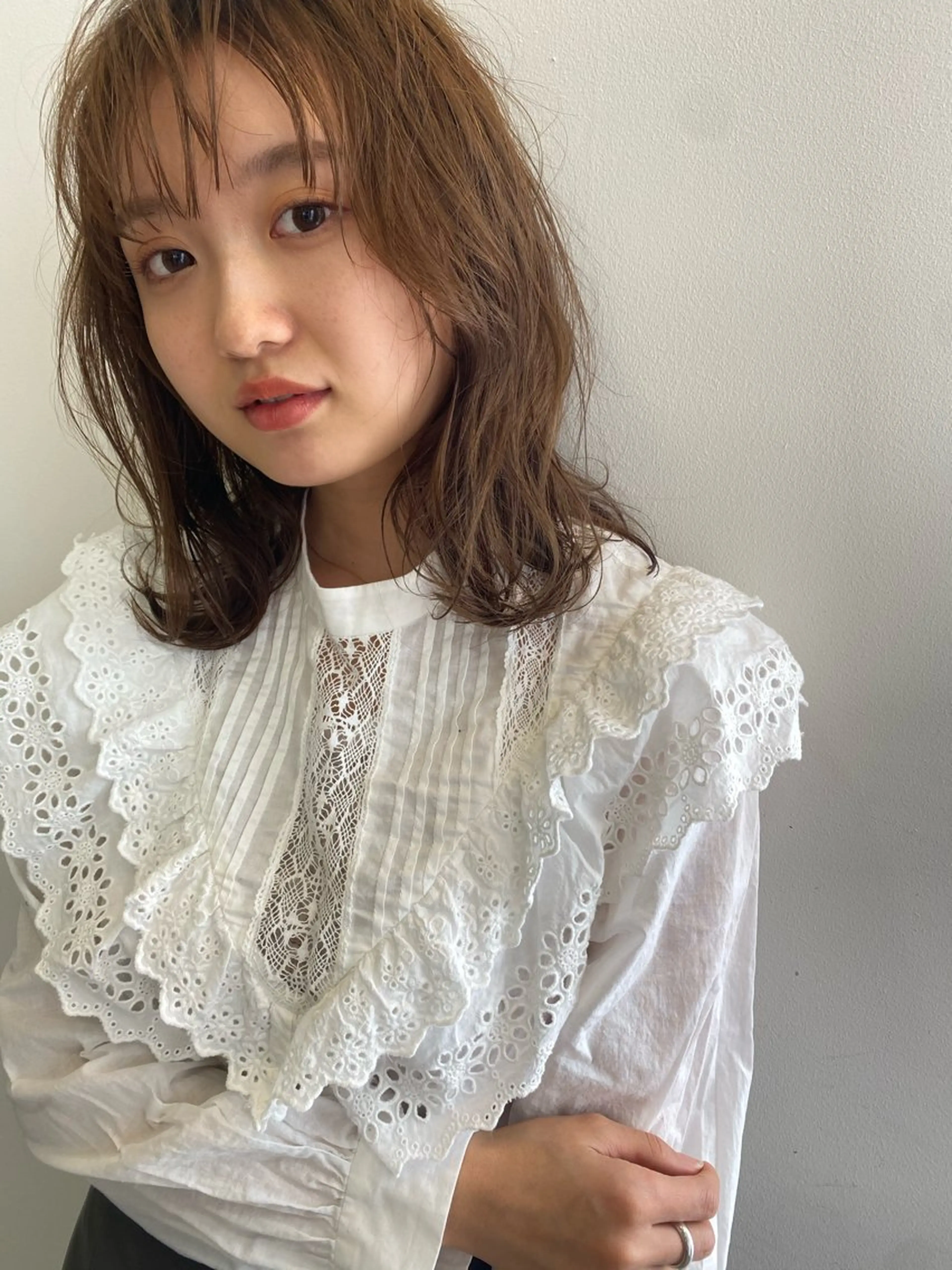 ミディアム カラー カット ヘアカラー トリートメント ヘアーロウル ニコラのヘアスタイル