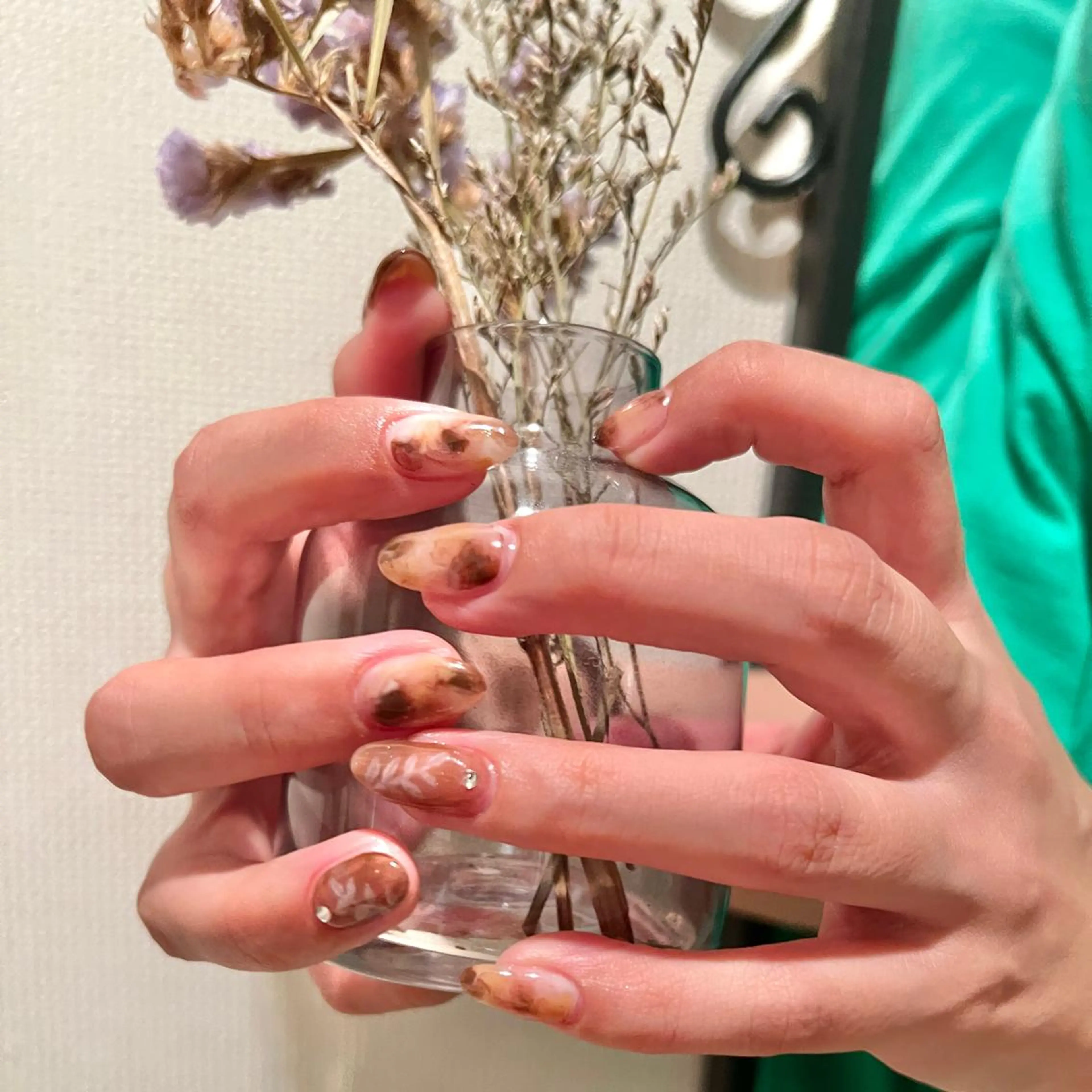 ネイル アートネイル ストーンネイル ハンドネイル salon Lilyのネイルデザイン