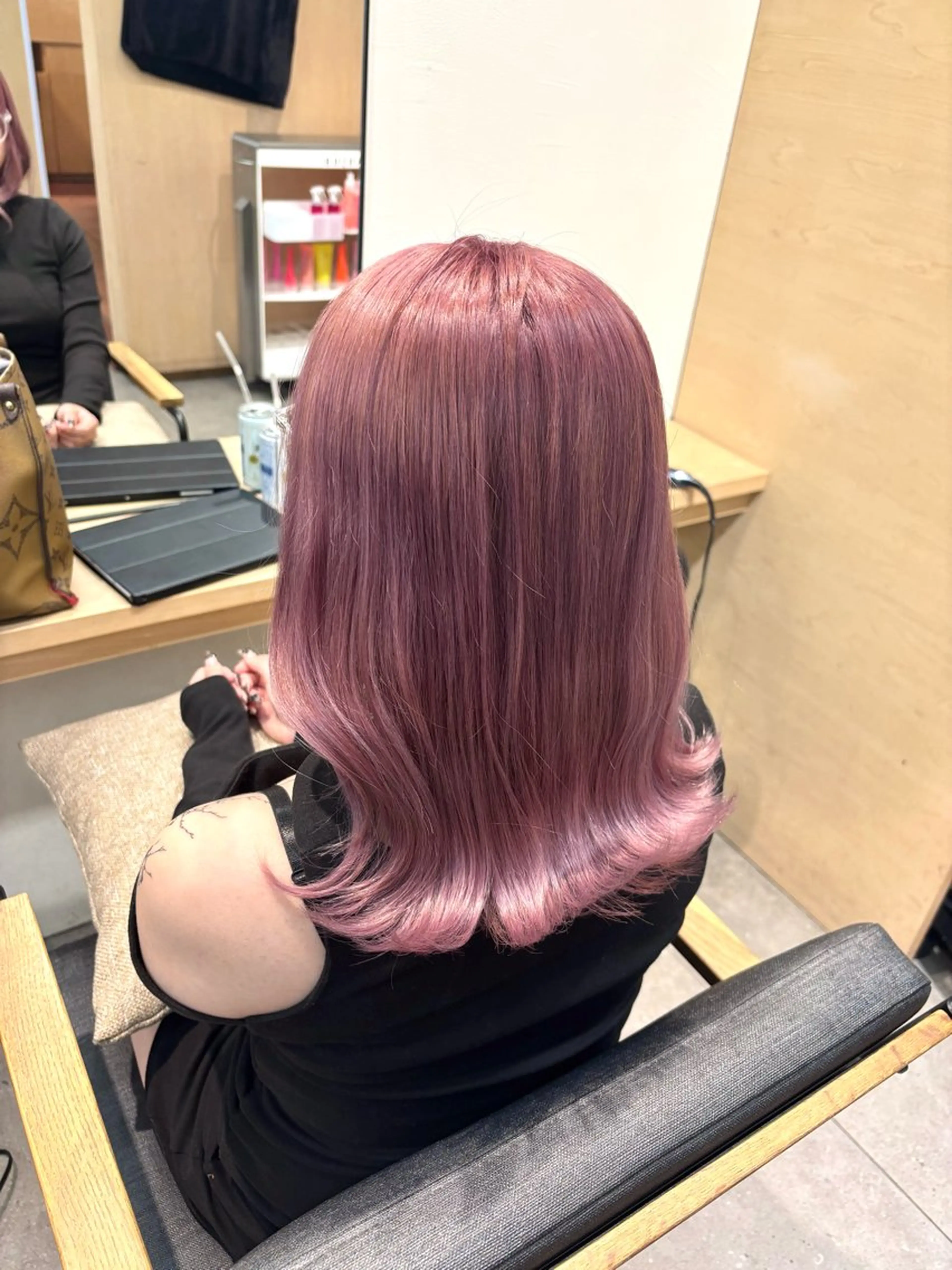 セミロング カラー ベージュカラー ブリーチ ケアブリーチ ピンクカラー ピンクベージュ オリーブカラー/ ピンクカラー/みさきのヘアスタイル