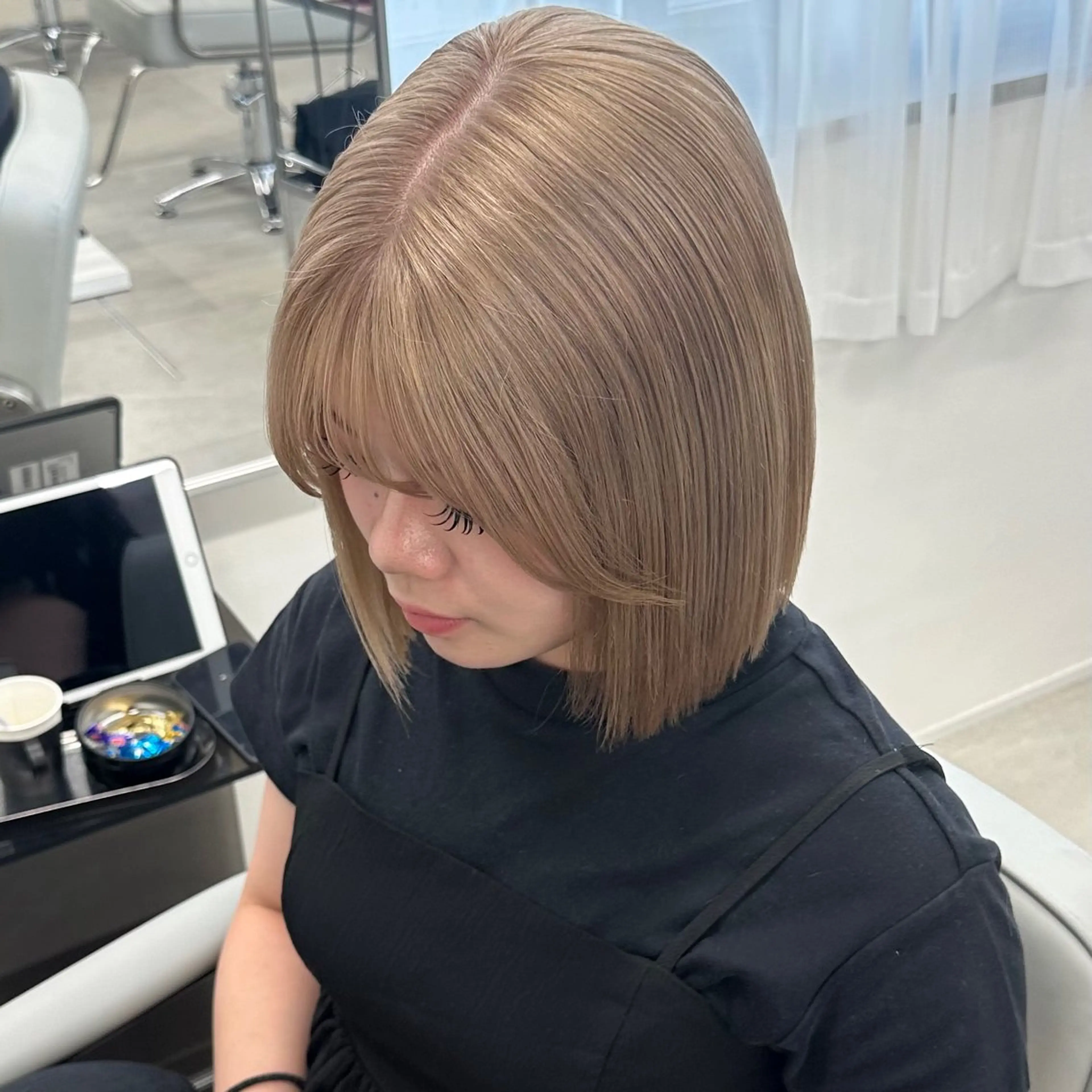 ミディアム カラー ベージュカラー ブリーチ ハイトーンカラー ハイトーンベージュ ミルクティーベージュ ヘアカラー トリートメント ブリーチ/ベージュ /natsumiのヘアスタイル