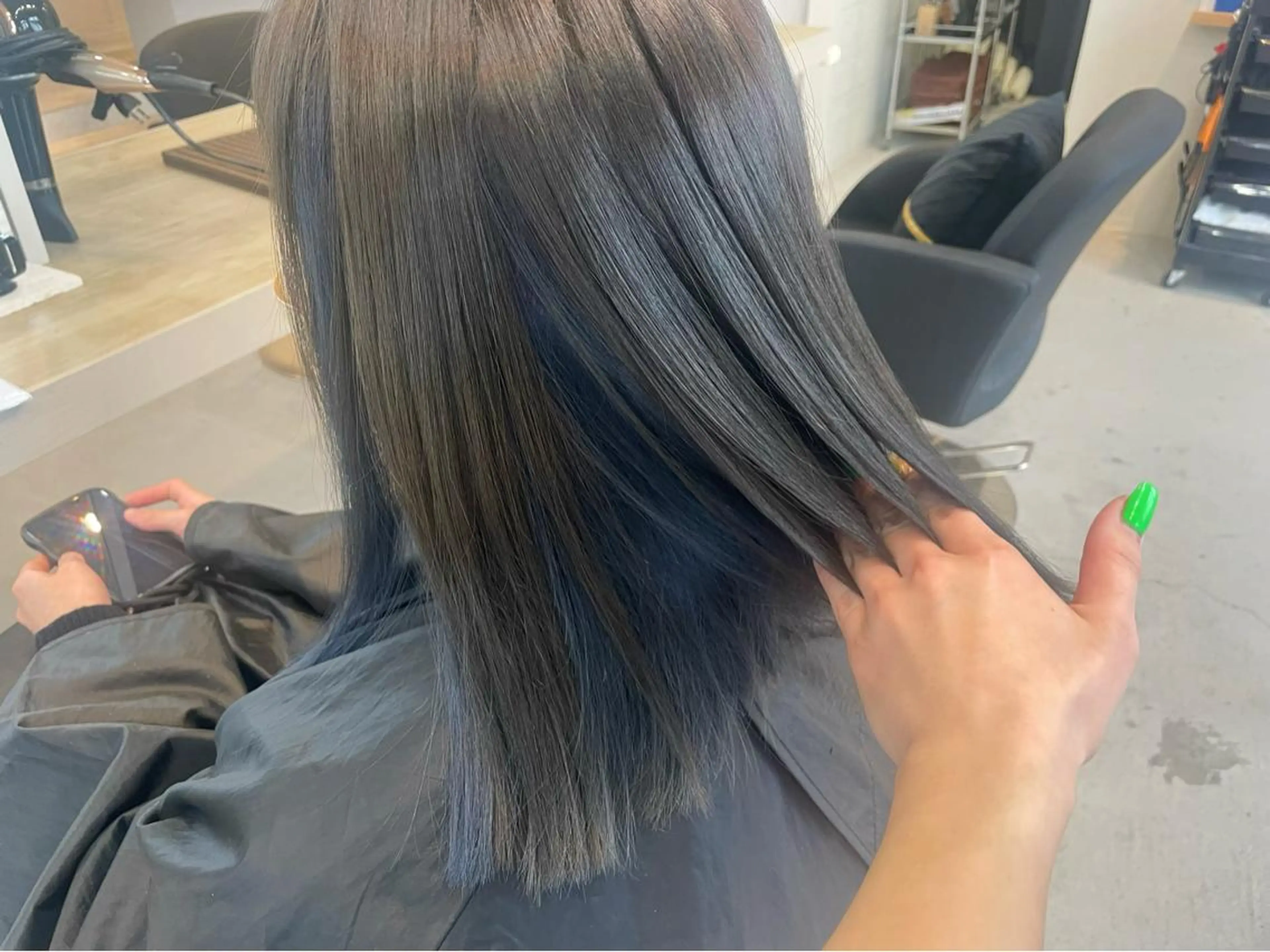 ミディアム カラー AKI 🐉のヘアスタイル