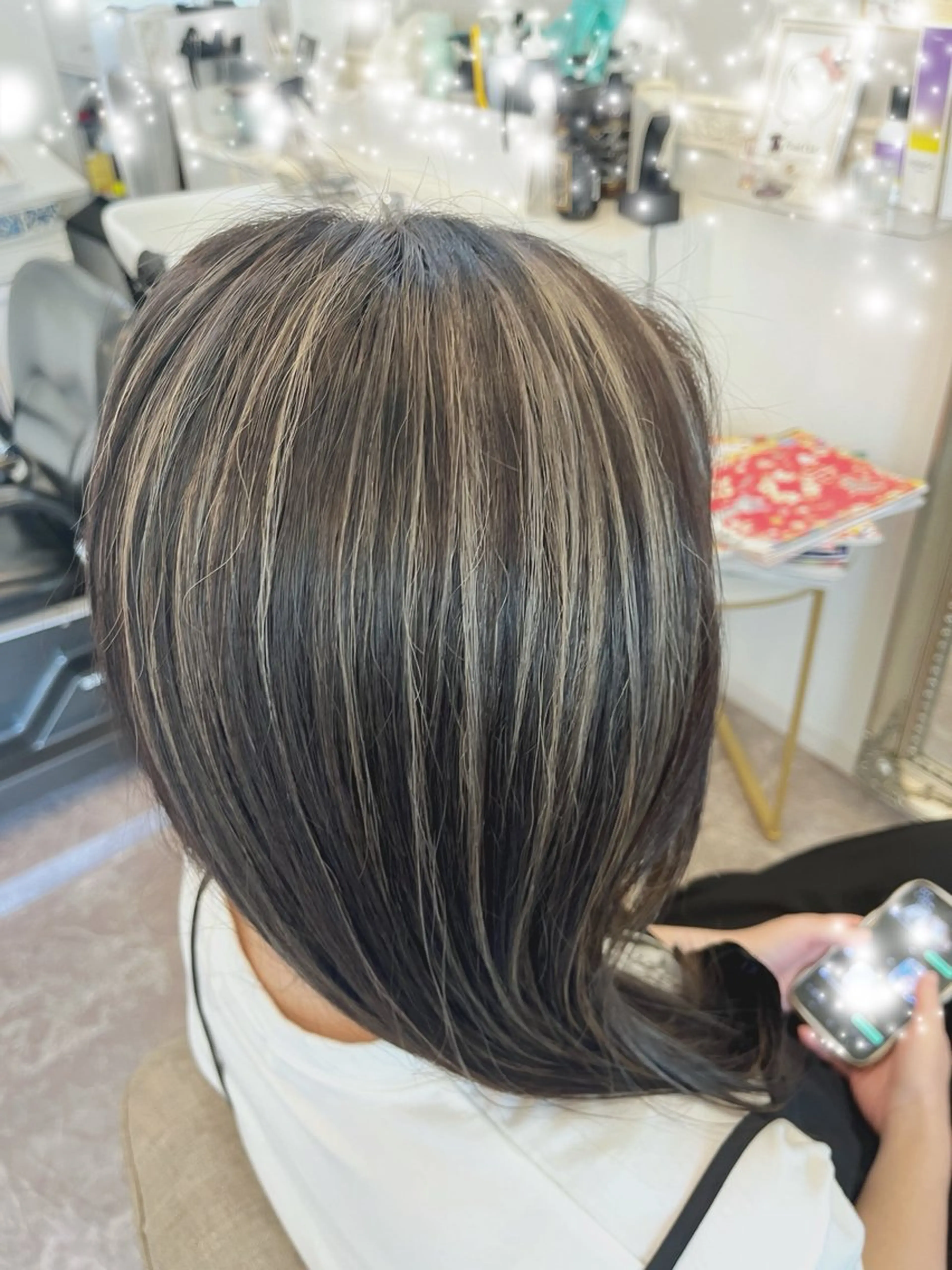 ロング カラー 黒髪 ハイライトカラー シルバー ハイライト La.fleur ラ.フルールのヘアスタイル