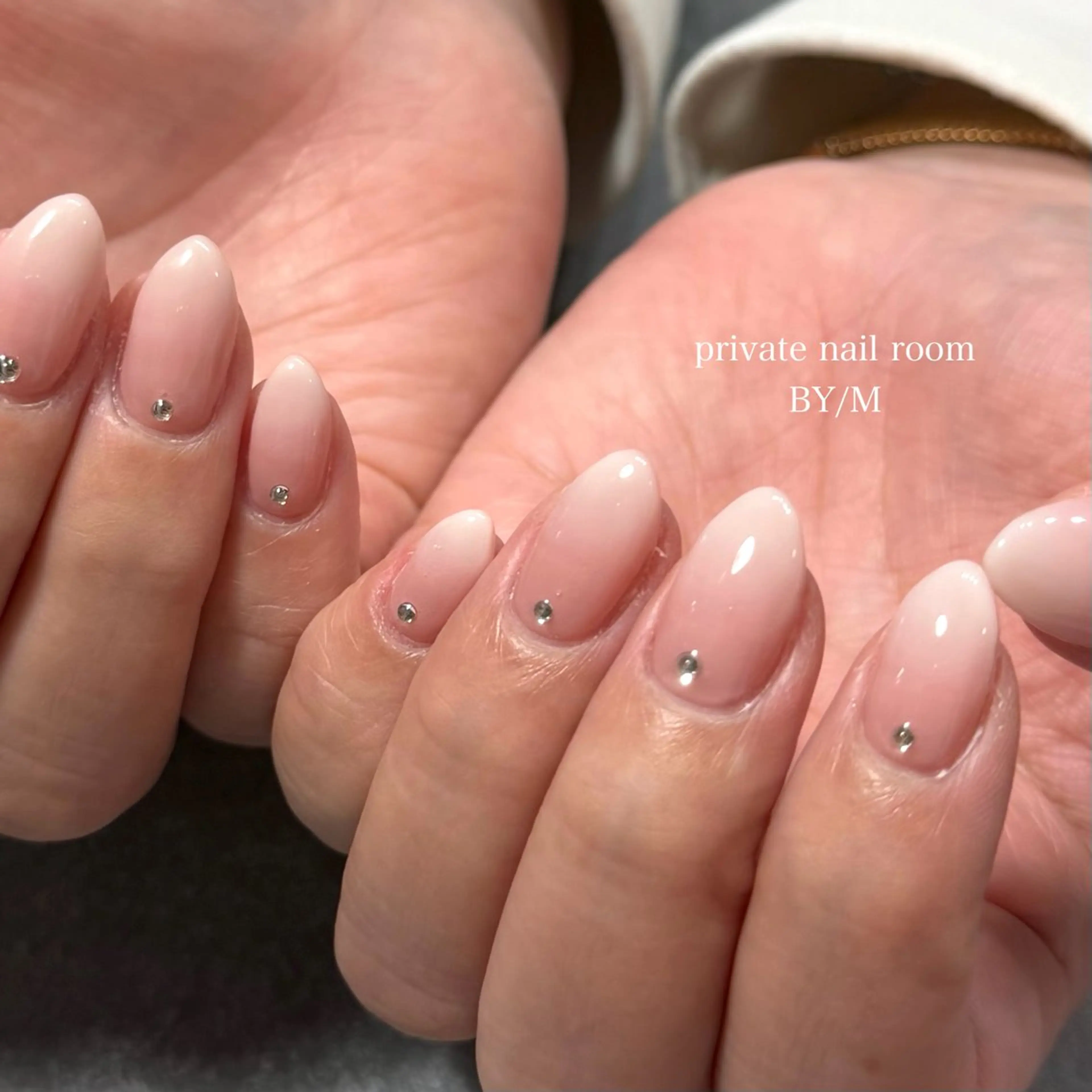 ネイル 持ち込み オフィスネイル シンプルネイル ハンドネイル BY / Mのネイルデザイン