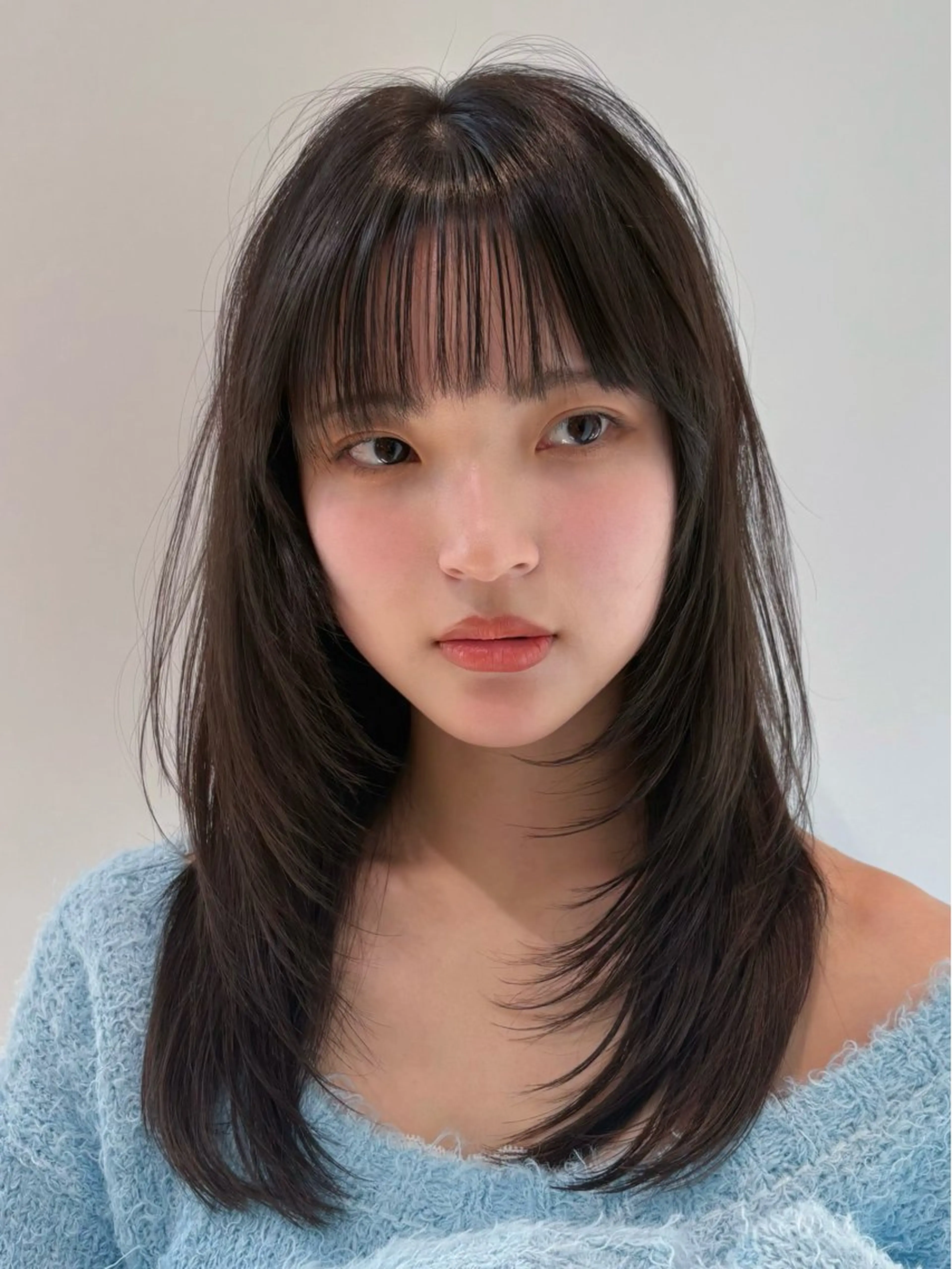 ミディアム レイヤーカット シースルーバング 小顔カット カット トリートメント タッセルボブ/韓国 レイヤー/髪質改善のヘアスタイル