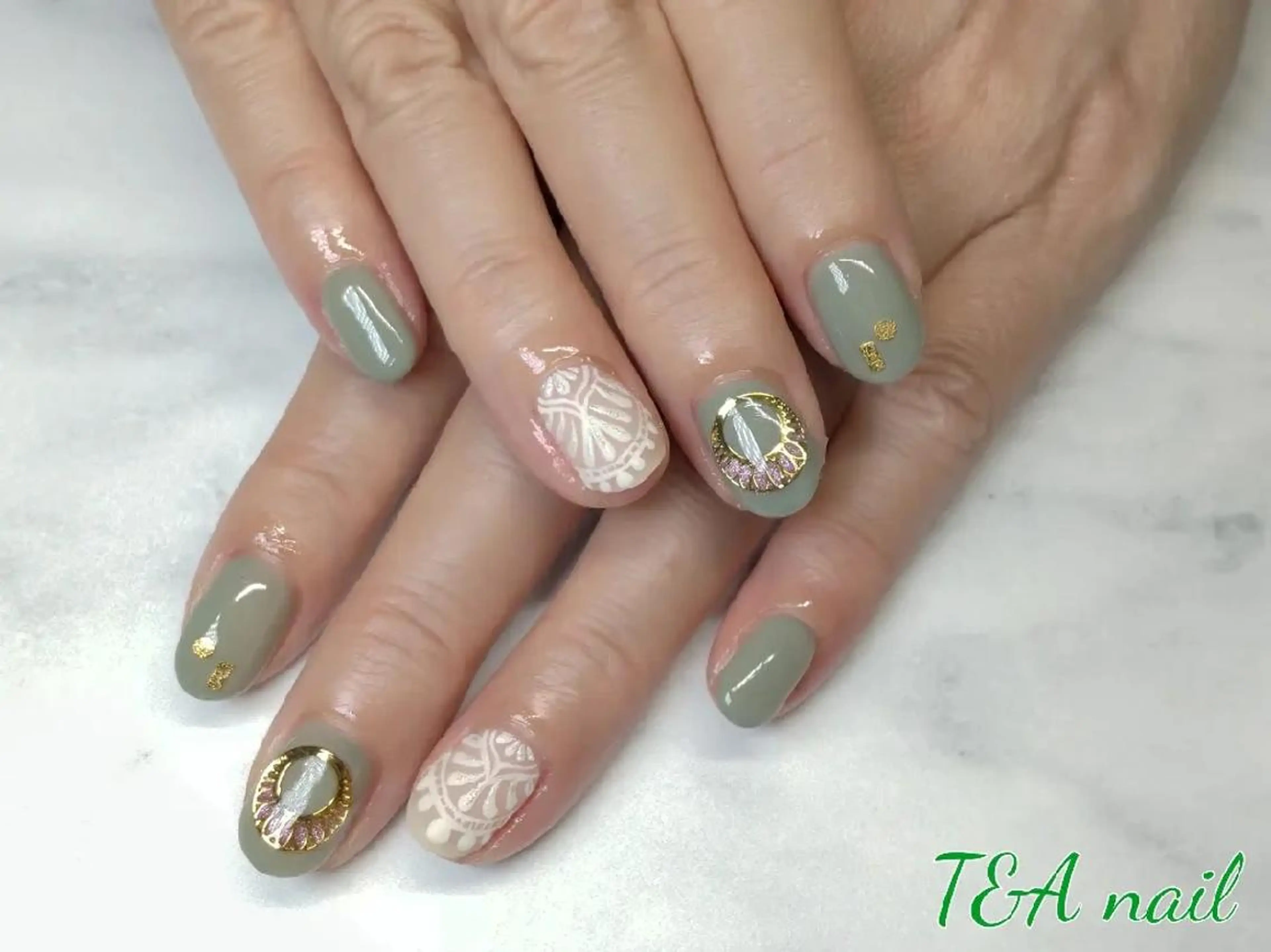 ショート ネイル パープルカラー ショートヘア 長さ出し ジェルネイル マグネットネイル ハンドネイル T&A nailのネイルデザイン