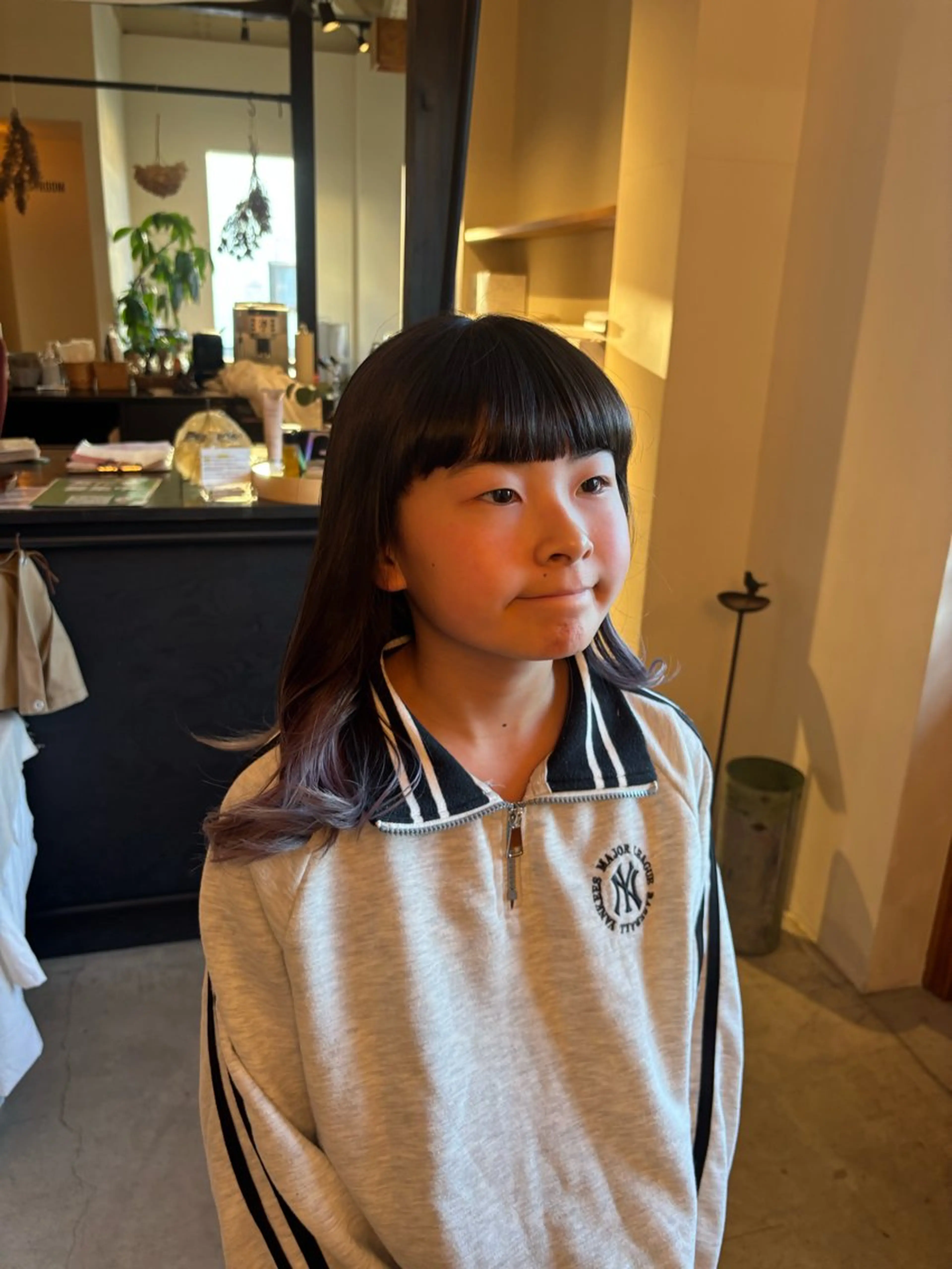 ミディアム キッズ 学生 艶カラー／髪質改善ス トレート／羽菜のヘアスタイル