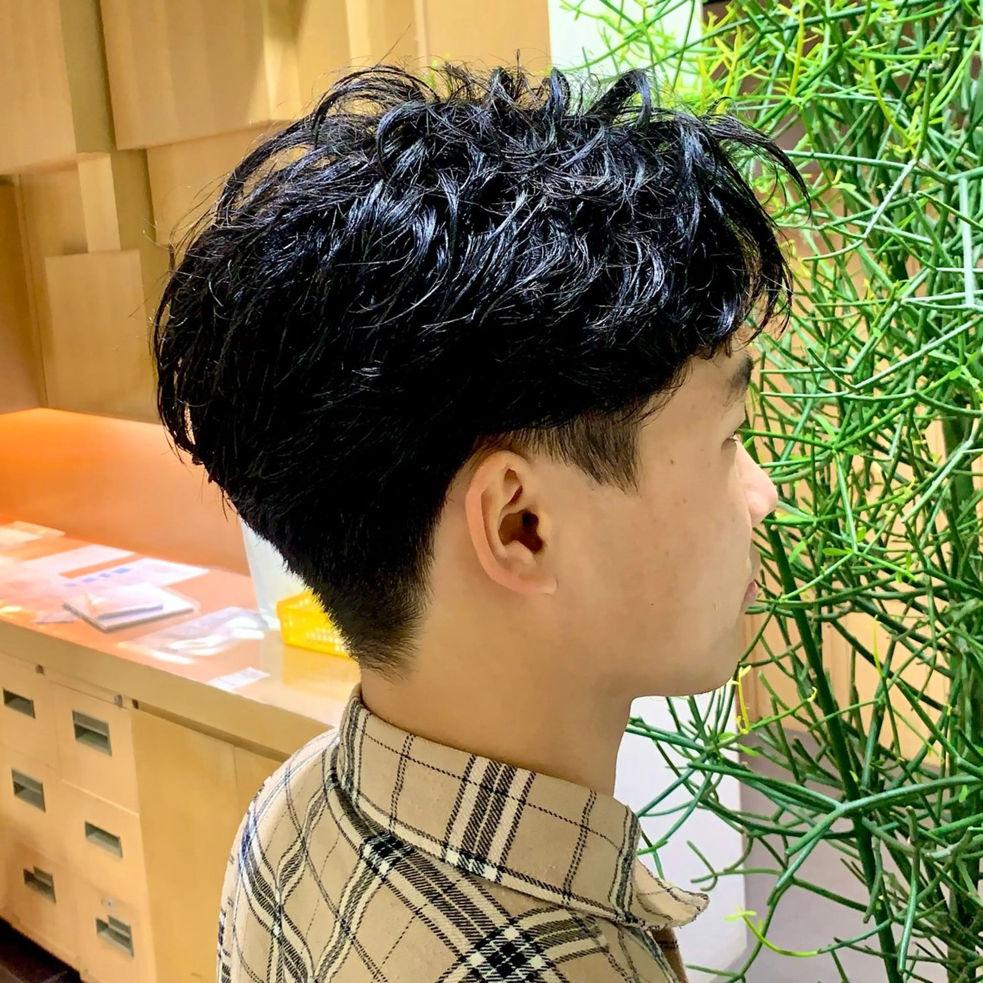 メンズ カット レイヤー/センター パート/坂本翔のヘアスタイル