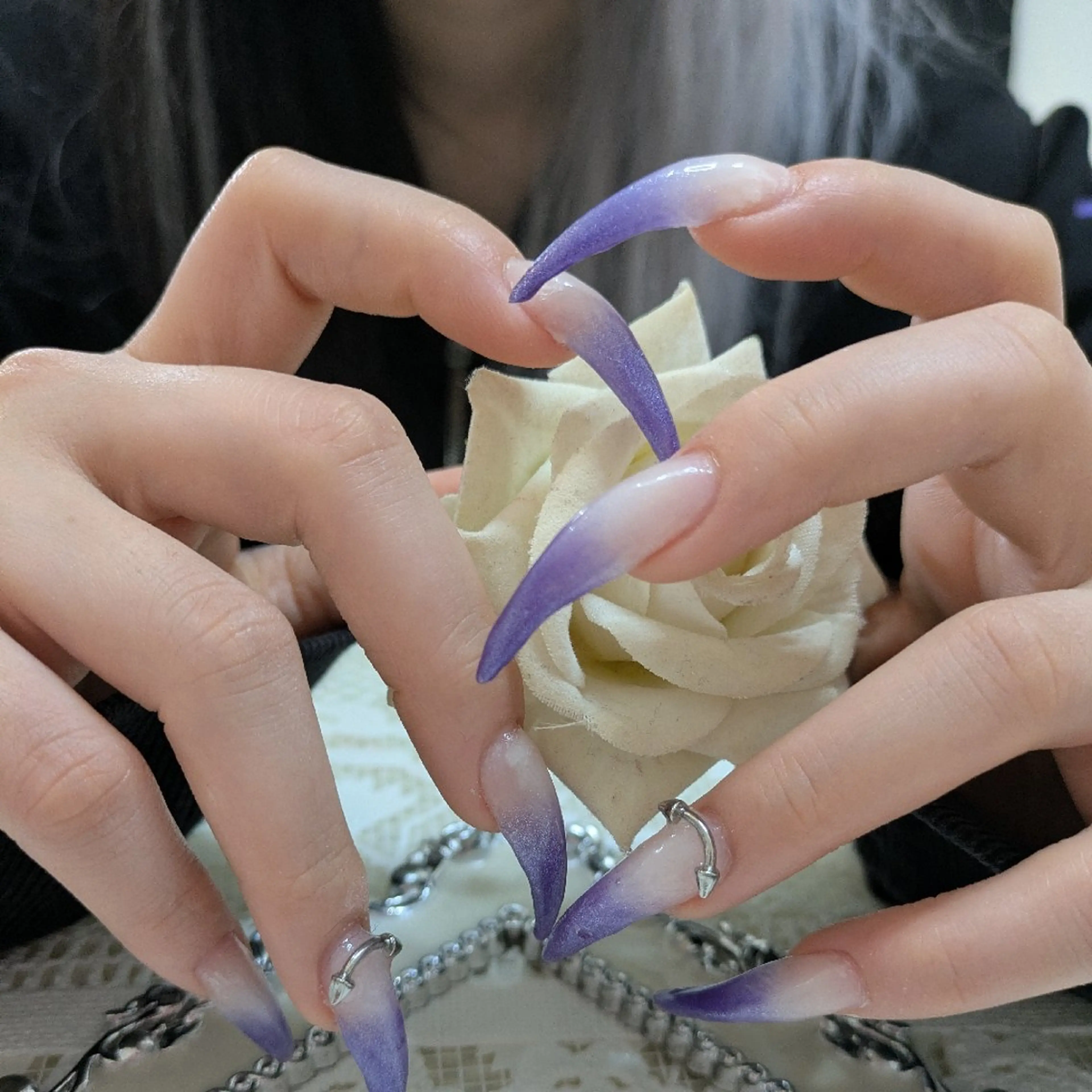 ネイル エステとネイル ローズコンフォートのネイルデザイン