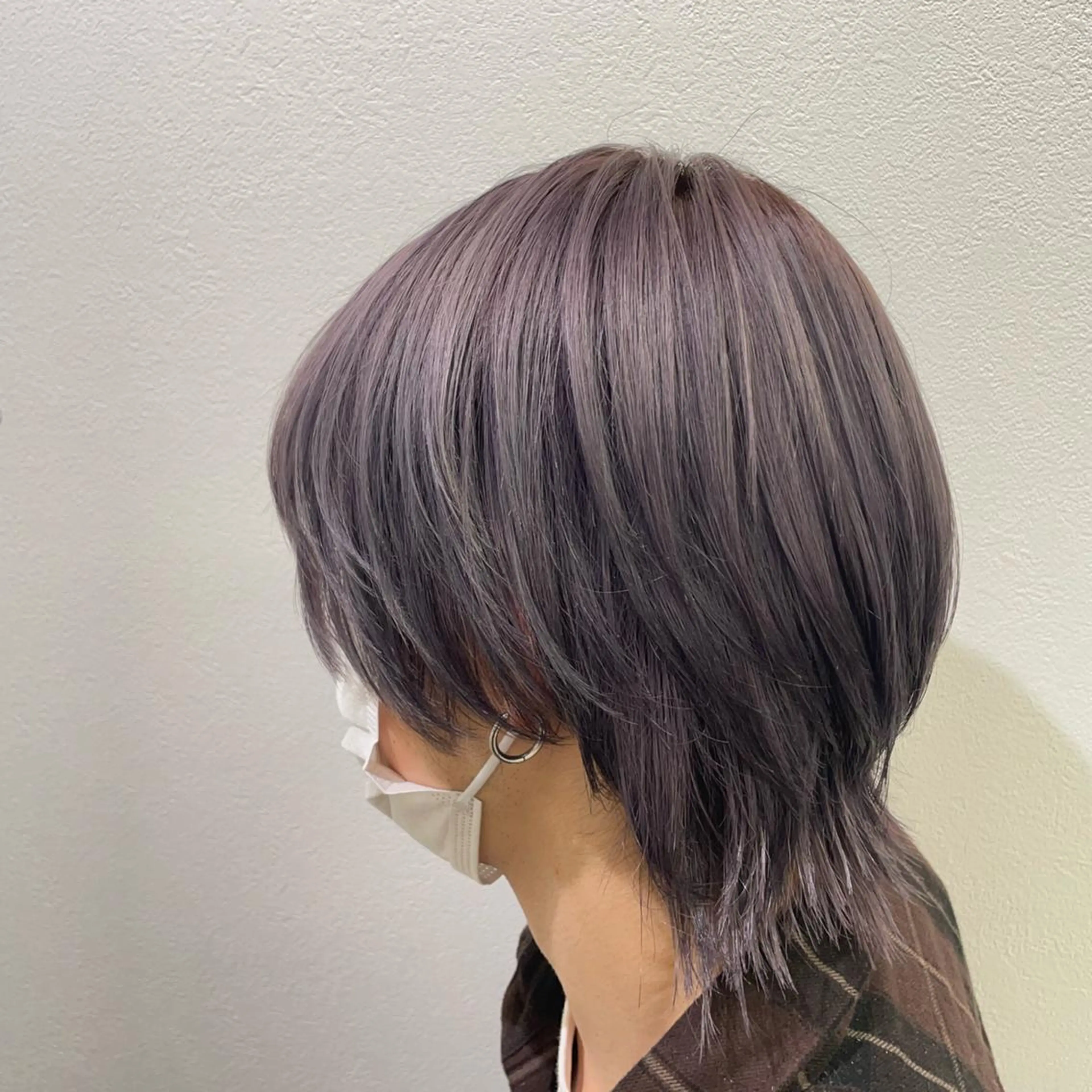 カラー メンズ 渡部凌我 小顔ウルフ ハイトーンカラーのヘアスタイル