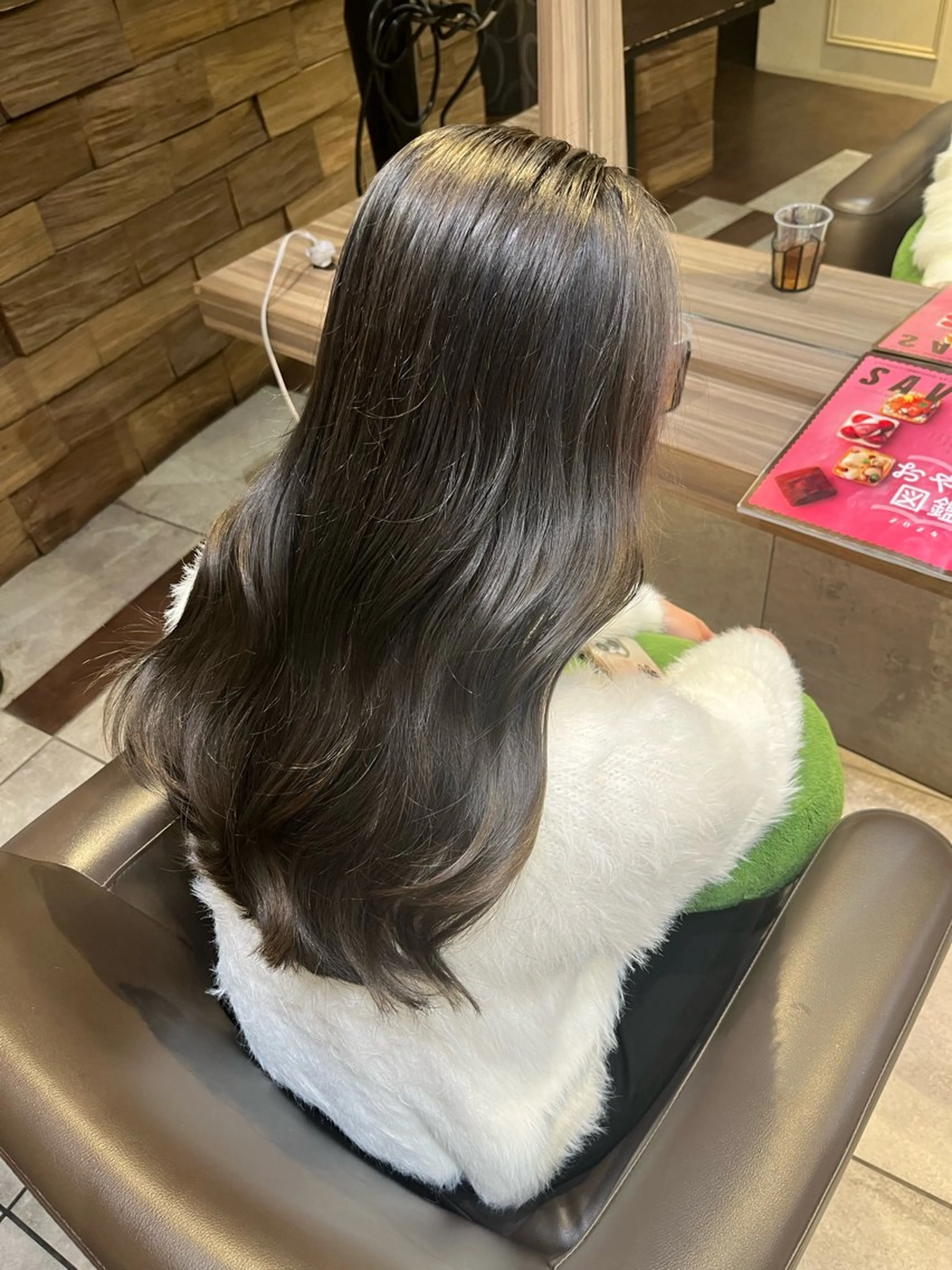 ロング カラー グレージュ オリーブカラー オリーブグレージュ オリーブグレー ヘアカラー トリートメント 川越 輝梨奈のヘアスタイル