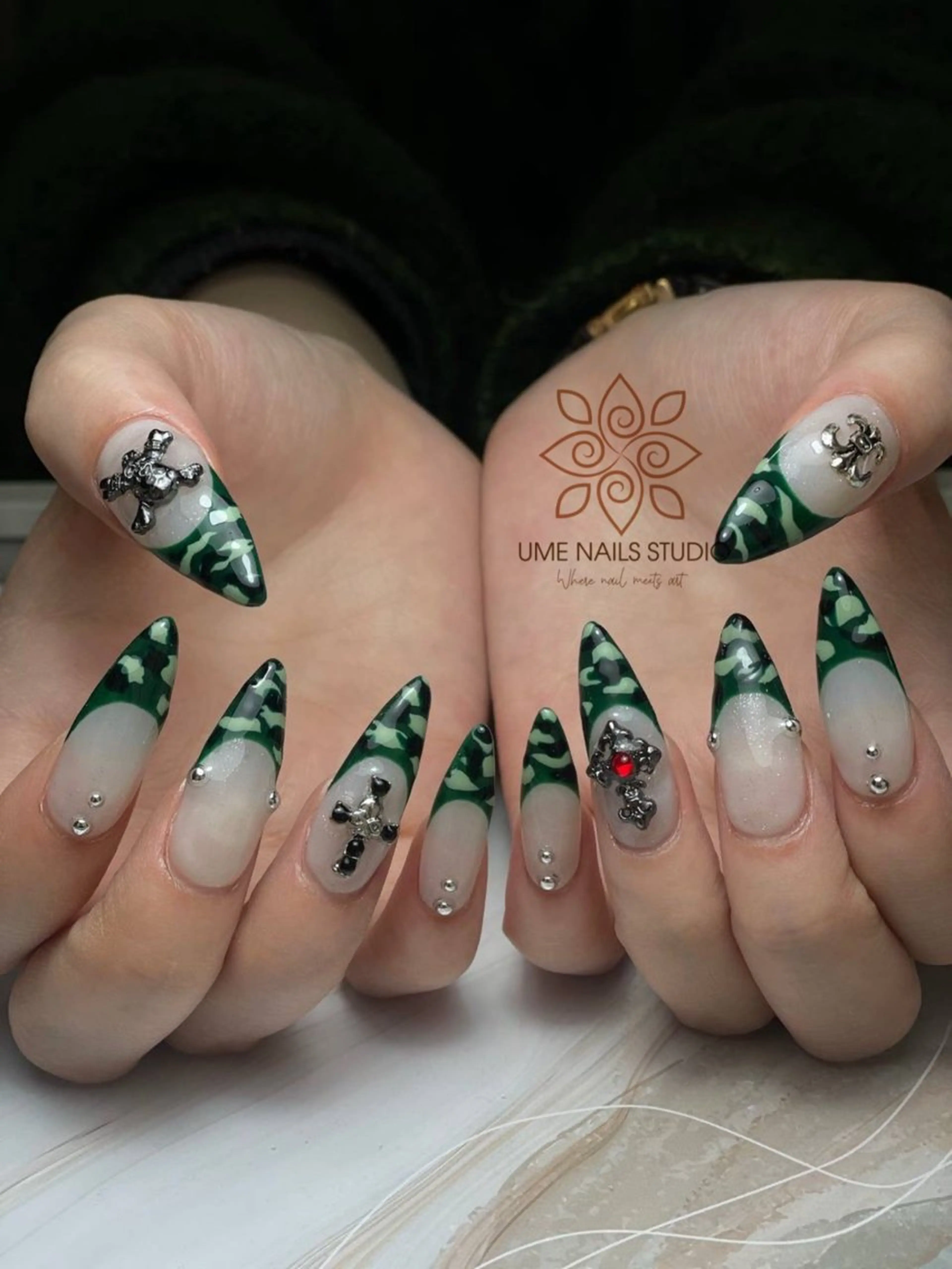 ネイル チークネイル クリアネイル ガーリー キラキラネイル 韓国ネイル Ume Nail Studioのネイルデザイン