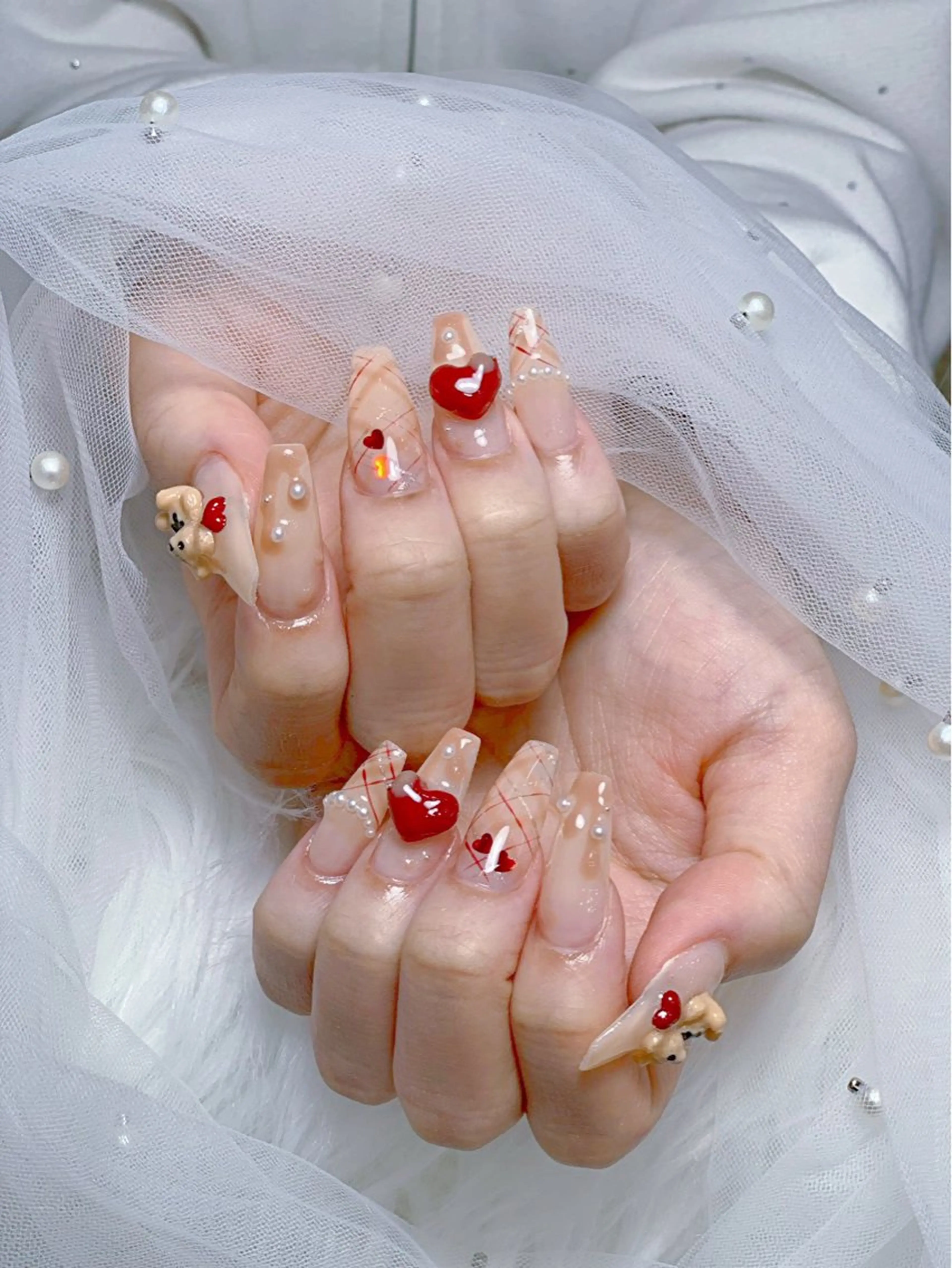 ネイル アートネイル オーロラネイル チークネイル 長さ出し フットネイル ハンドネイル ハンドケア Mio_ Noiranailのネイルデザイン