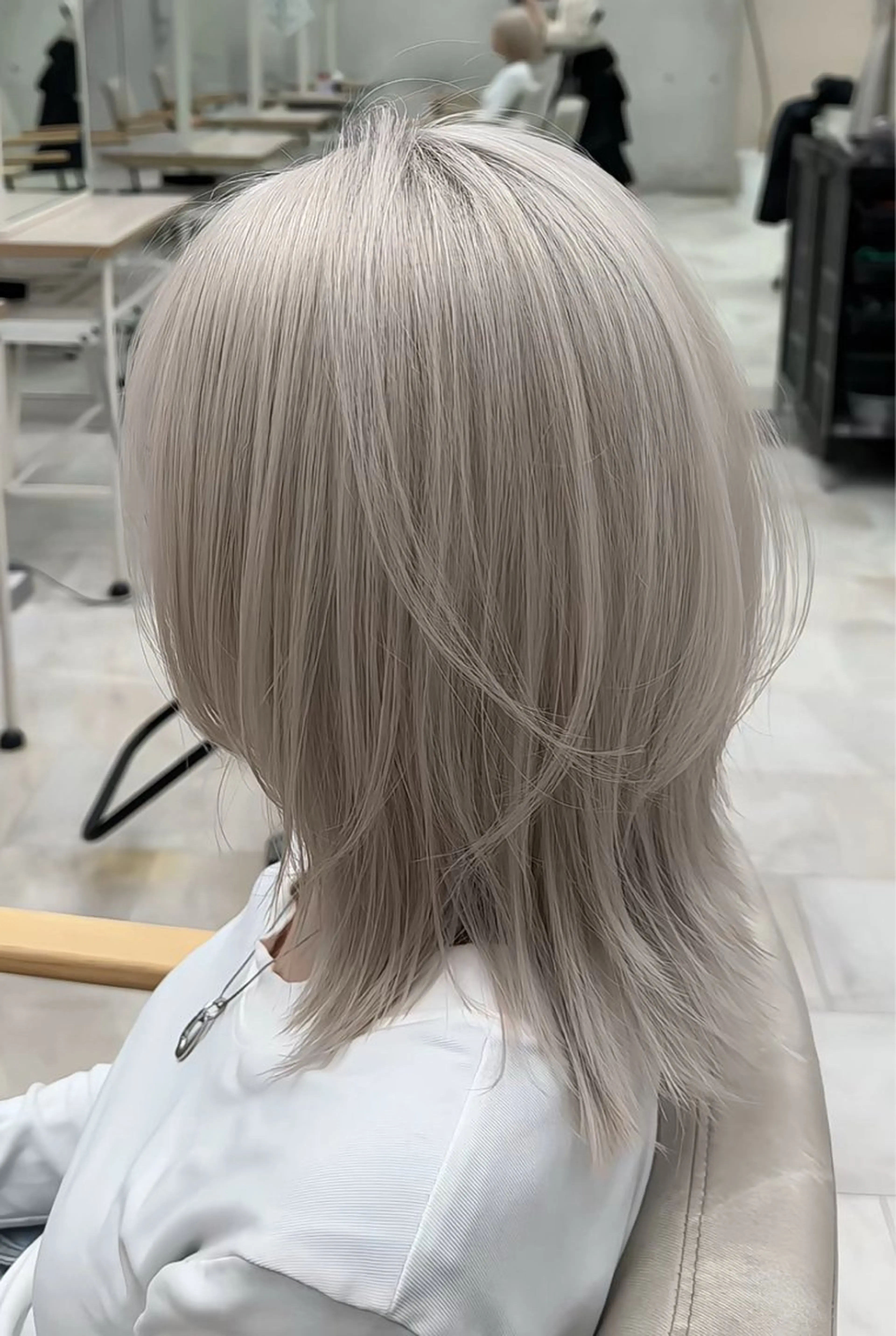 ミディアム カラー ブリーチ ケアブリーチ ヘアカラー あち⭐️大阪｜ ハイトーン｜レイヤーのヘアスタイル