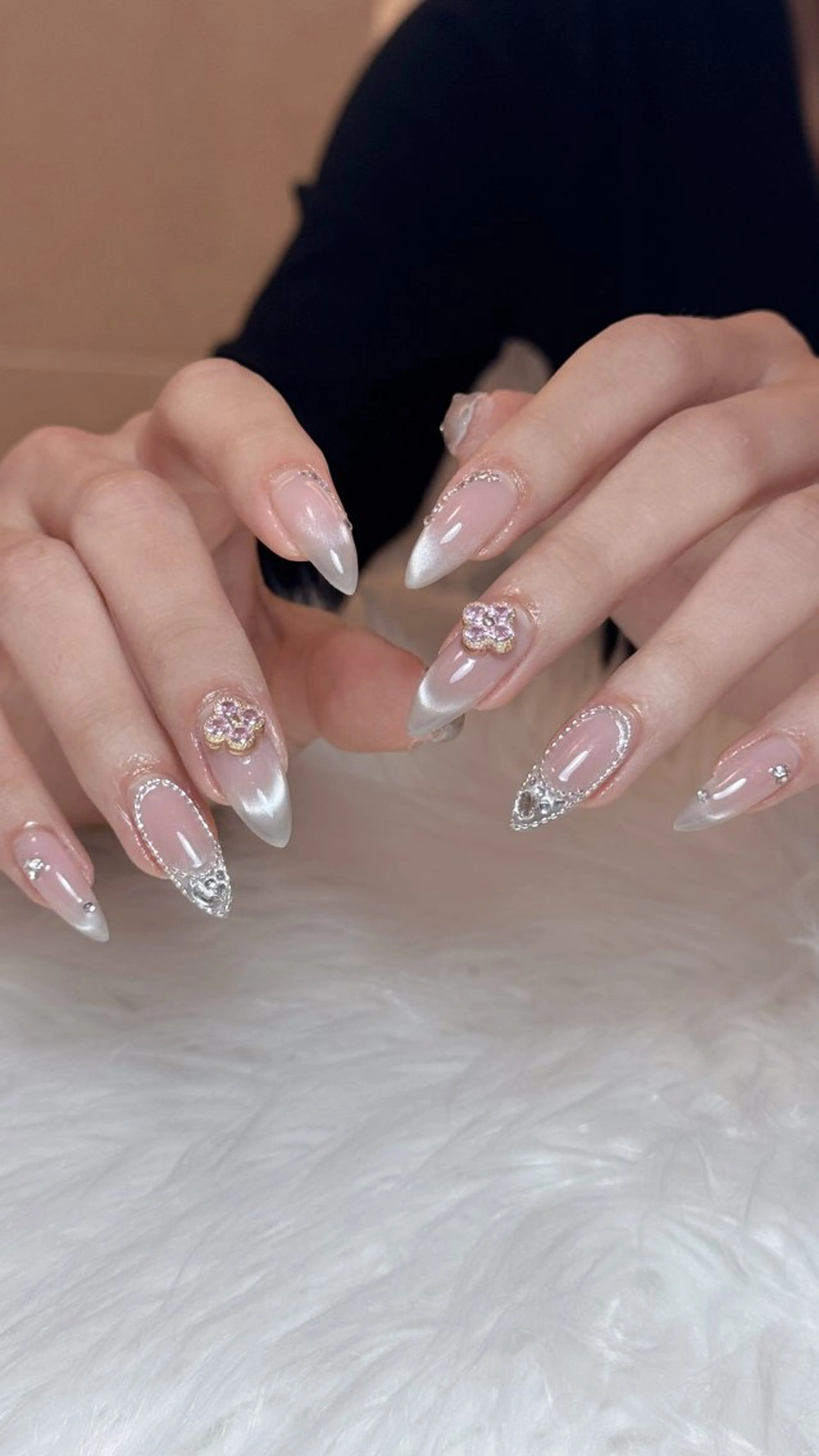 ネイル チークネイル フレンチネイル マグネットネイル マグネットフレンチ ワンホンネイル nailsalon ChuColaのネイルデザイン