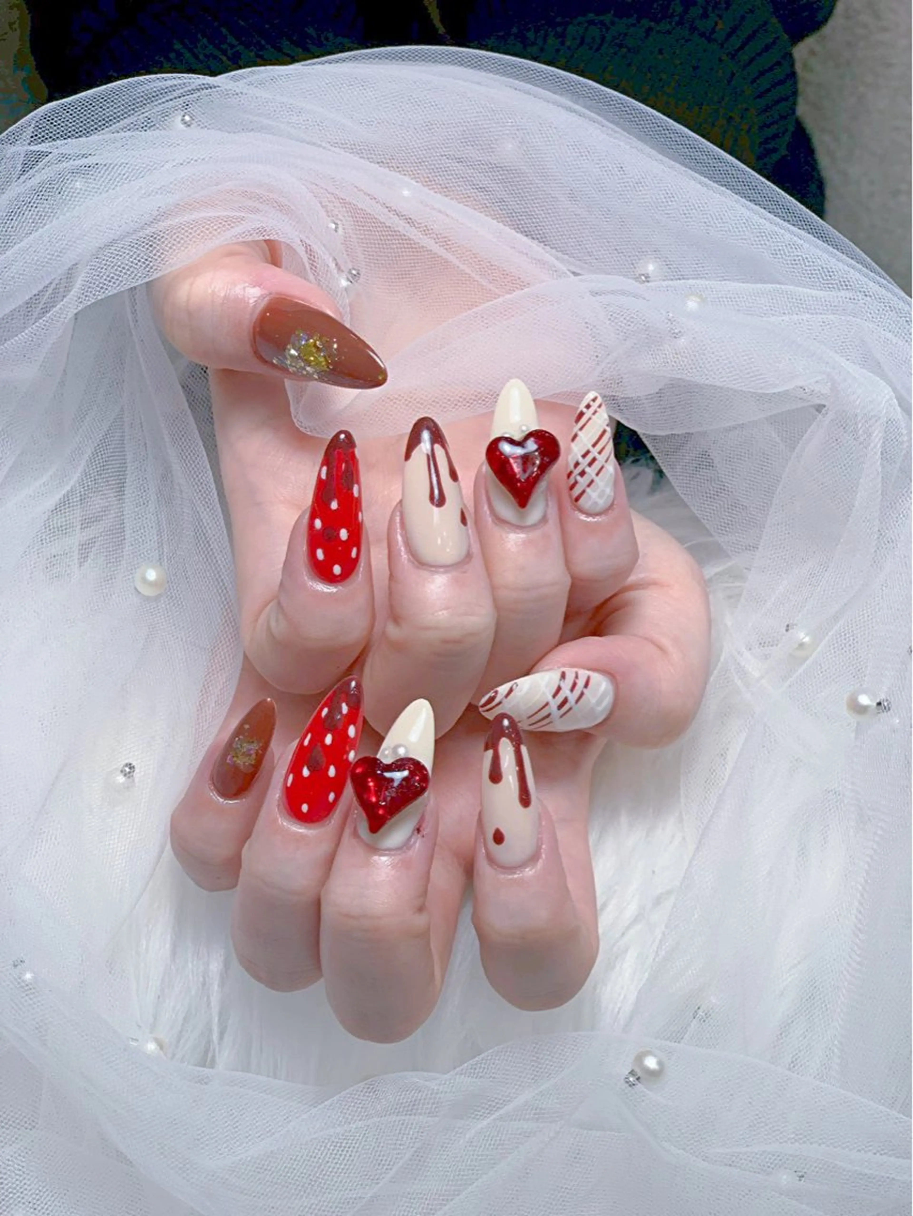 ネイル アートネイル オーロラネイル チークネイル 長さ出し フットネイル ハンドネイル ハンドケア Mio_ Noiranailのネイルデザイン