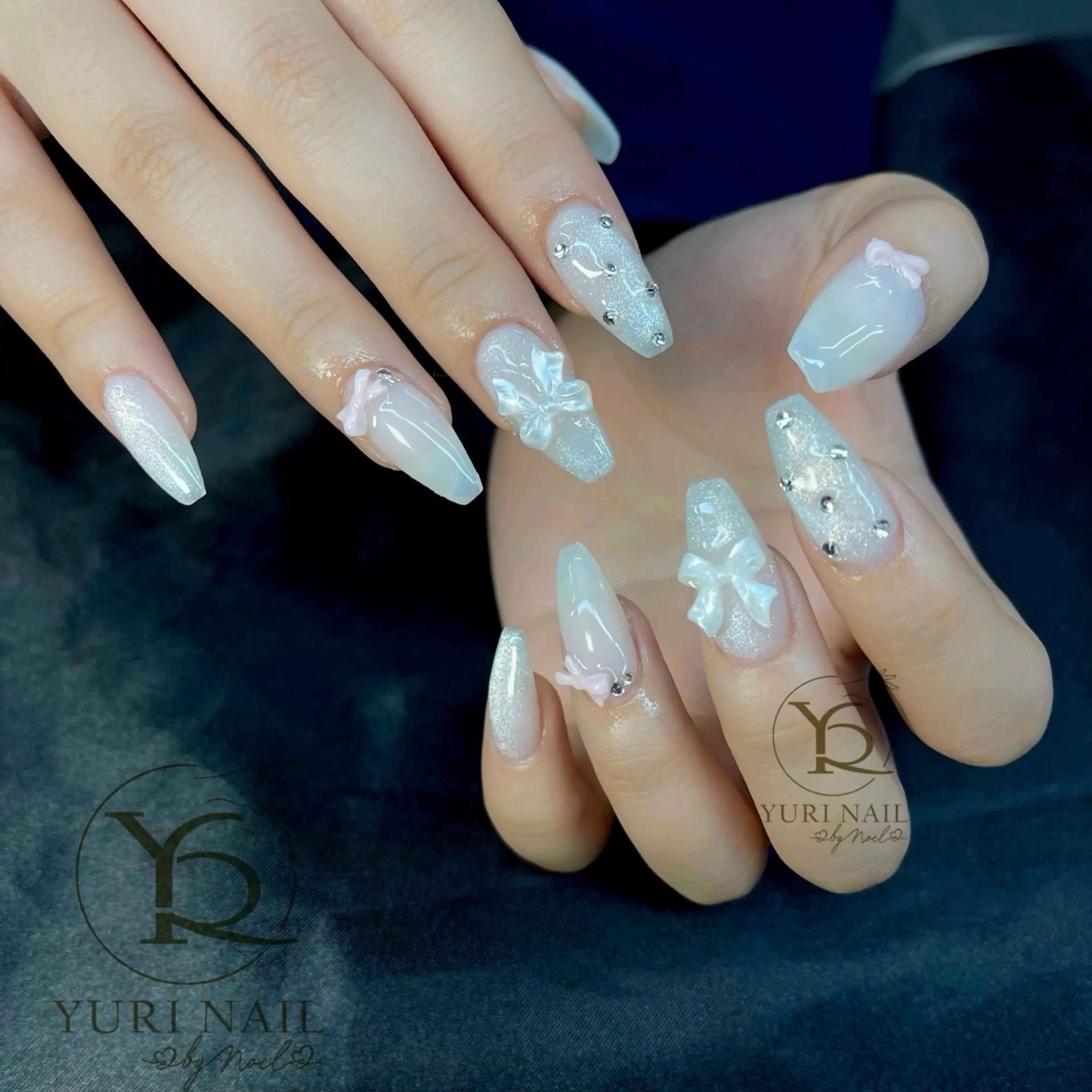 ネイル オーロラネイル ブルー チークネイル フレンチネイル キラキラネイル ハンドネイル フットネイル ハンドケア YURI Nail NARITAのネイルデザイン