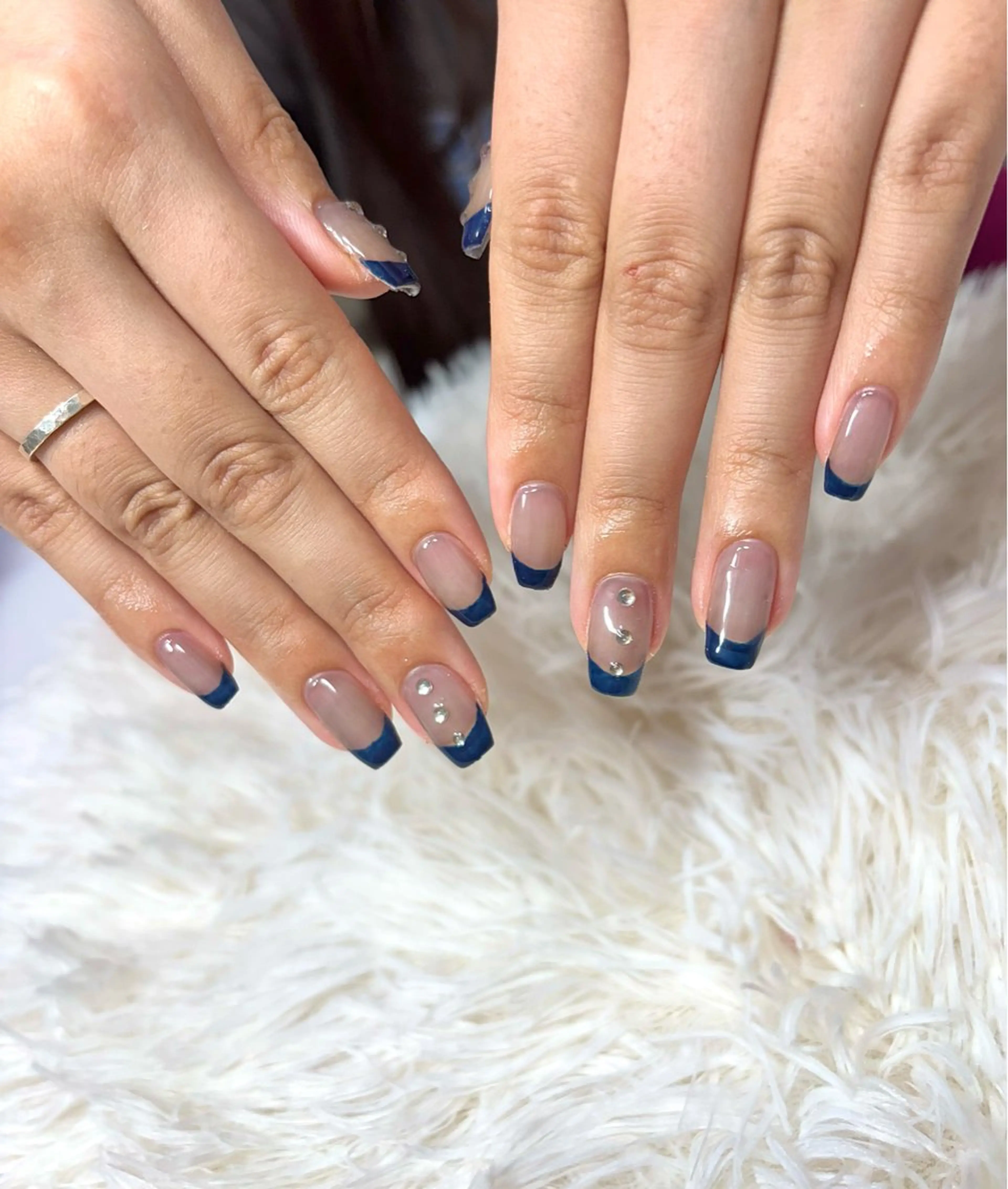 ネイル フレンチネイル 韓国ネイル ネイビー シンプルネイル 夏ネイル ハンドネイル LUANA n'sのネイルデザイン