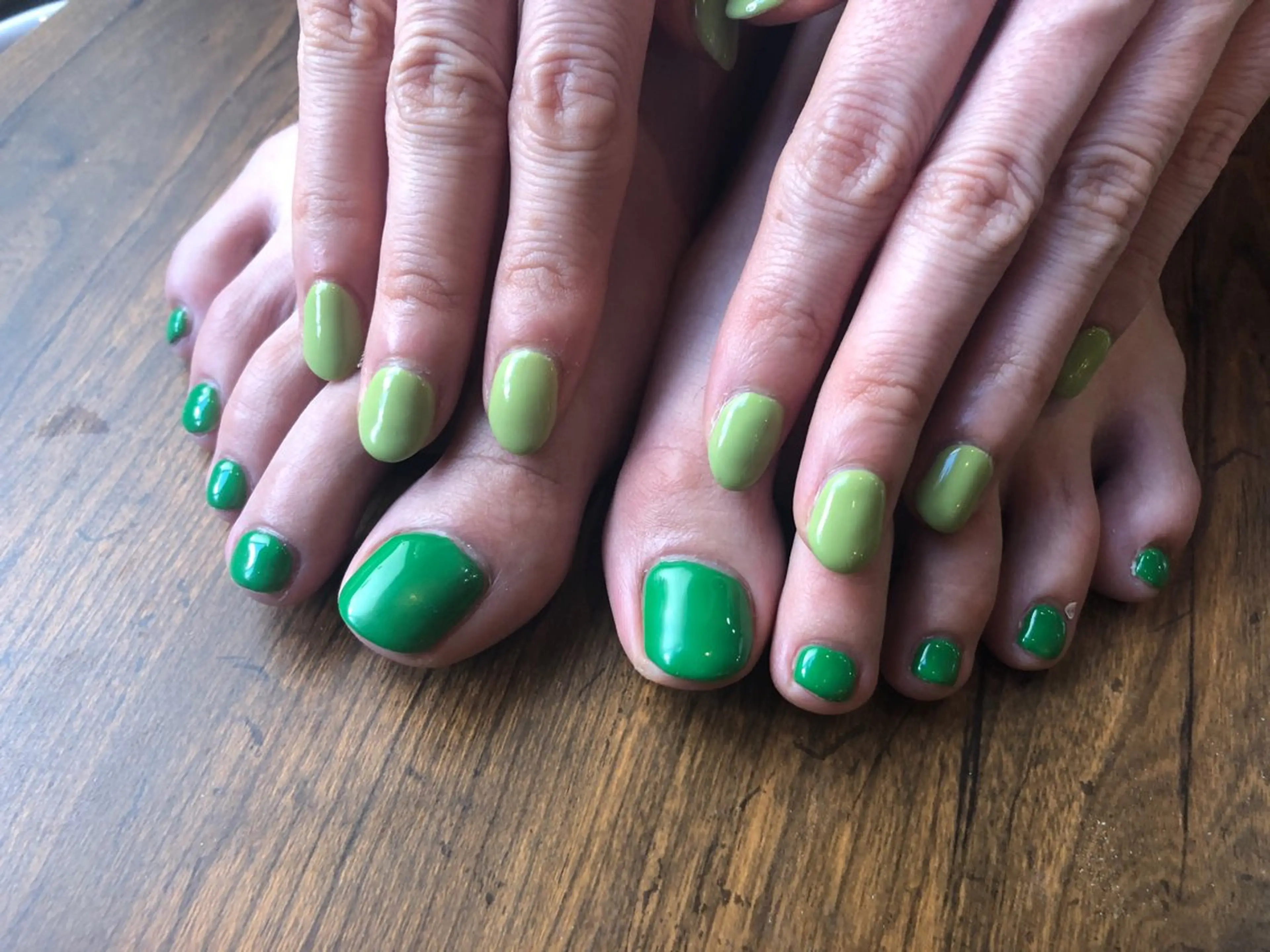 ネイル フットネイル LUANA 里菜のネイルデザイン