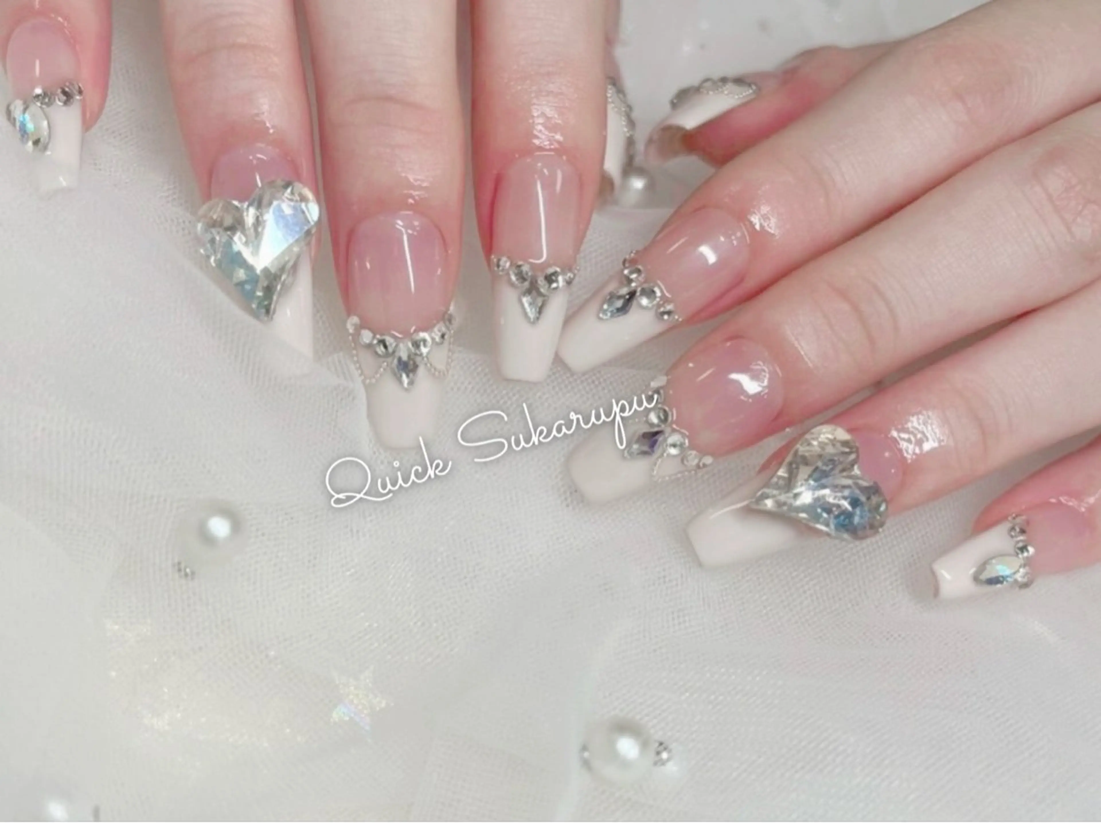 ネイル フレンチネイル キラキラネイル ホワイト Quick Sukarupu 高田馬場店所属・Quick Sukarupuのネイルデザイン