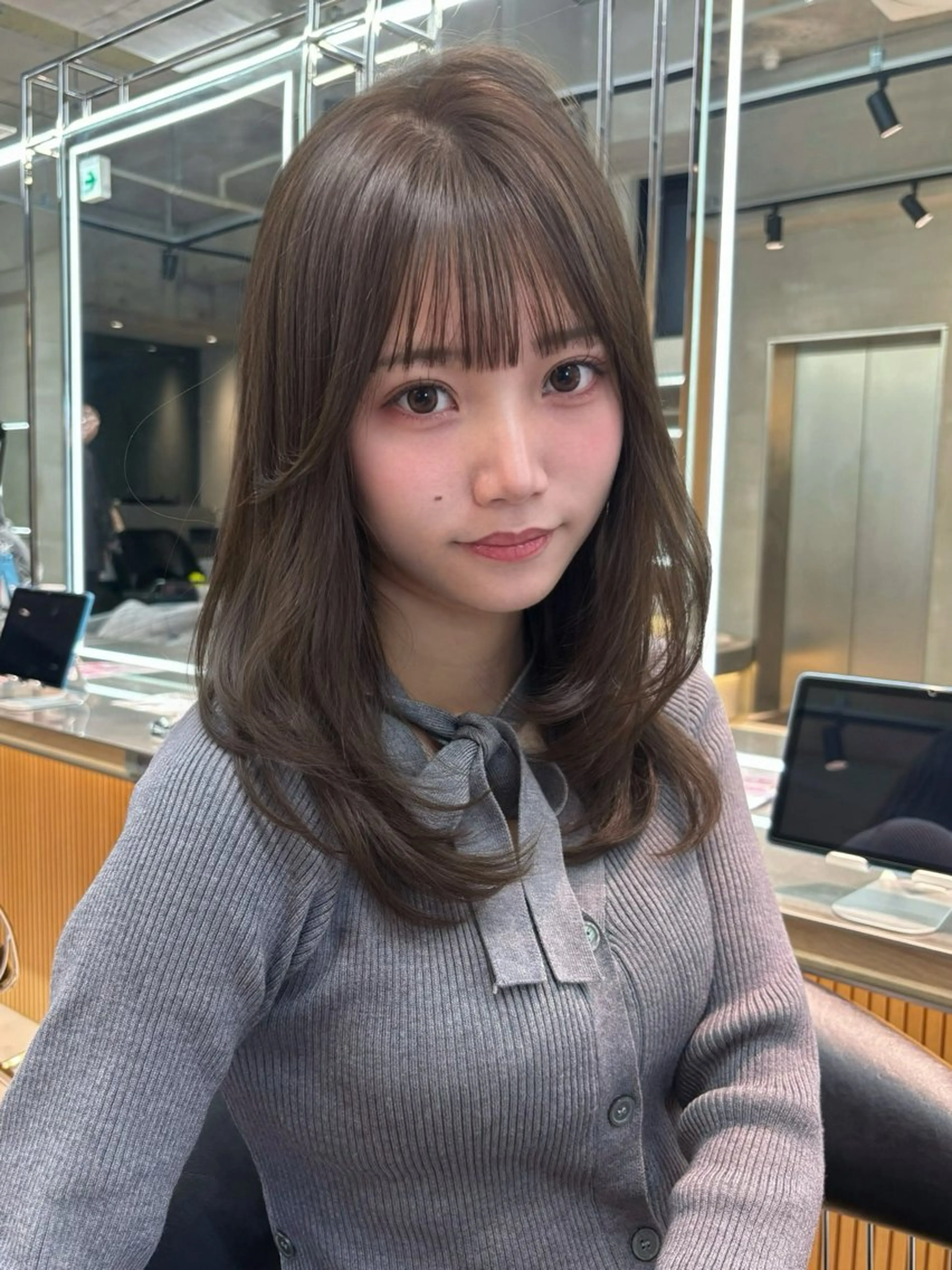 ミディアム カラー ヘアアレンジ ベージュカラー ブリーチ 透明感カラー ブリーチなしカラー 髪質改善 【博多髪質改善】 吉村　清志のヘアスタイル
