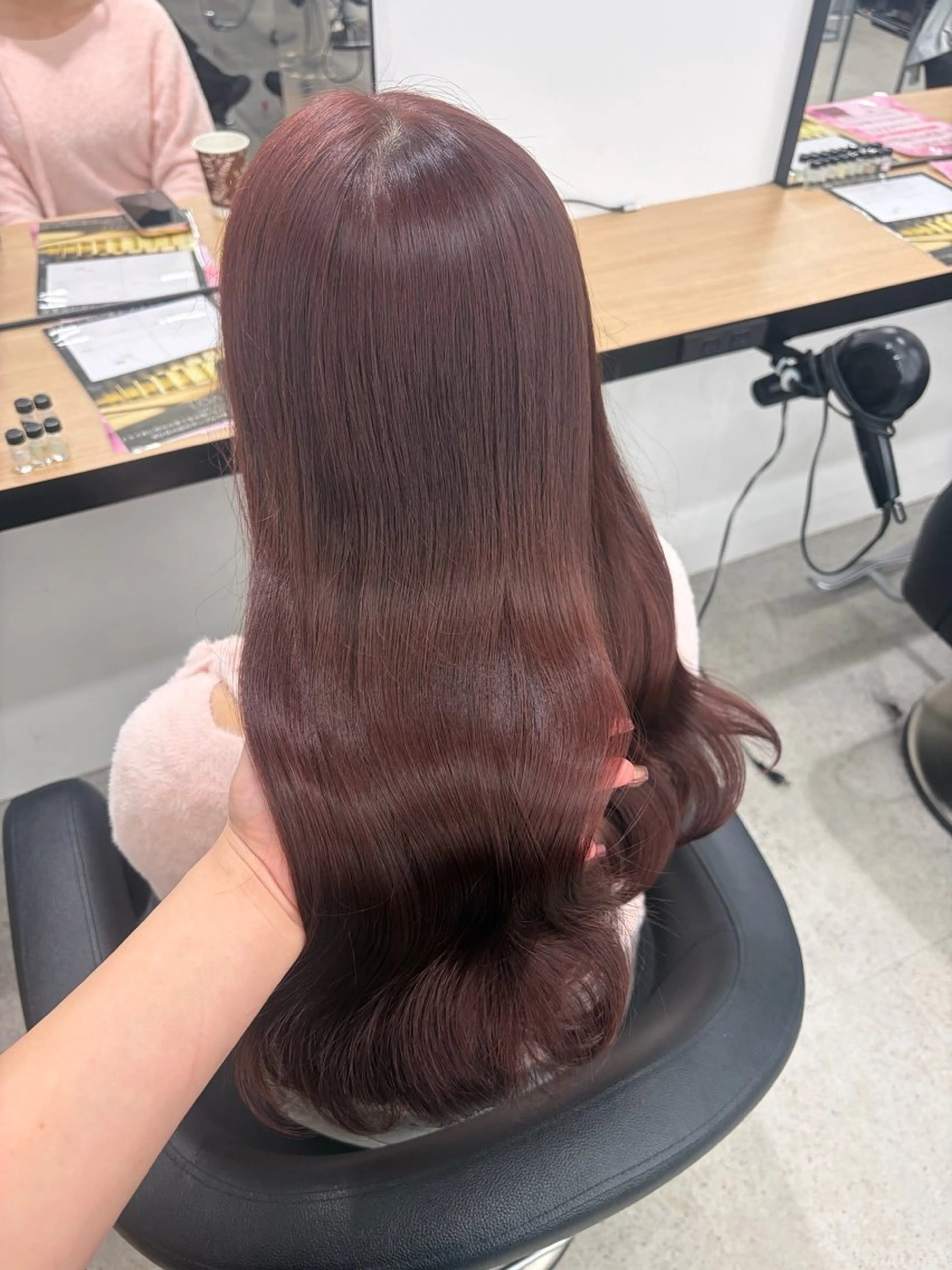 ロング カラー ブリーチ 髪質改善 トリートメント ヘアカラー 💗愛され暖色💗 ピンク/レッド💗のヘアスタイル