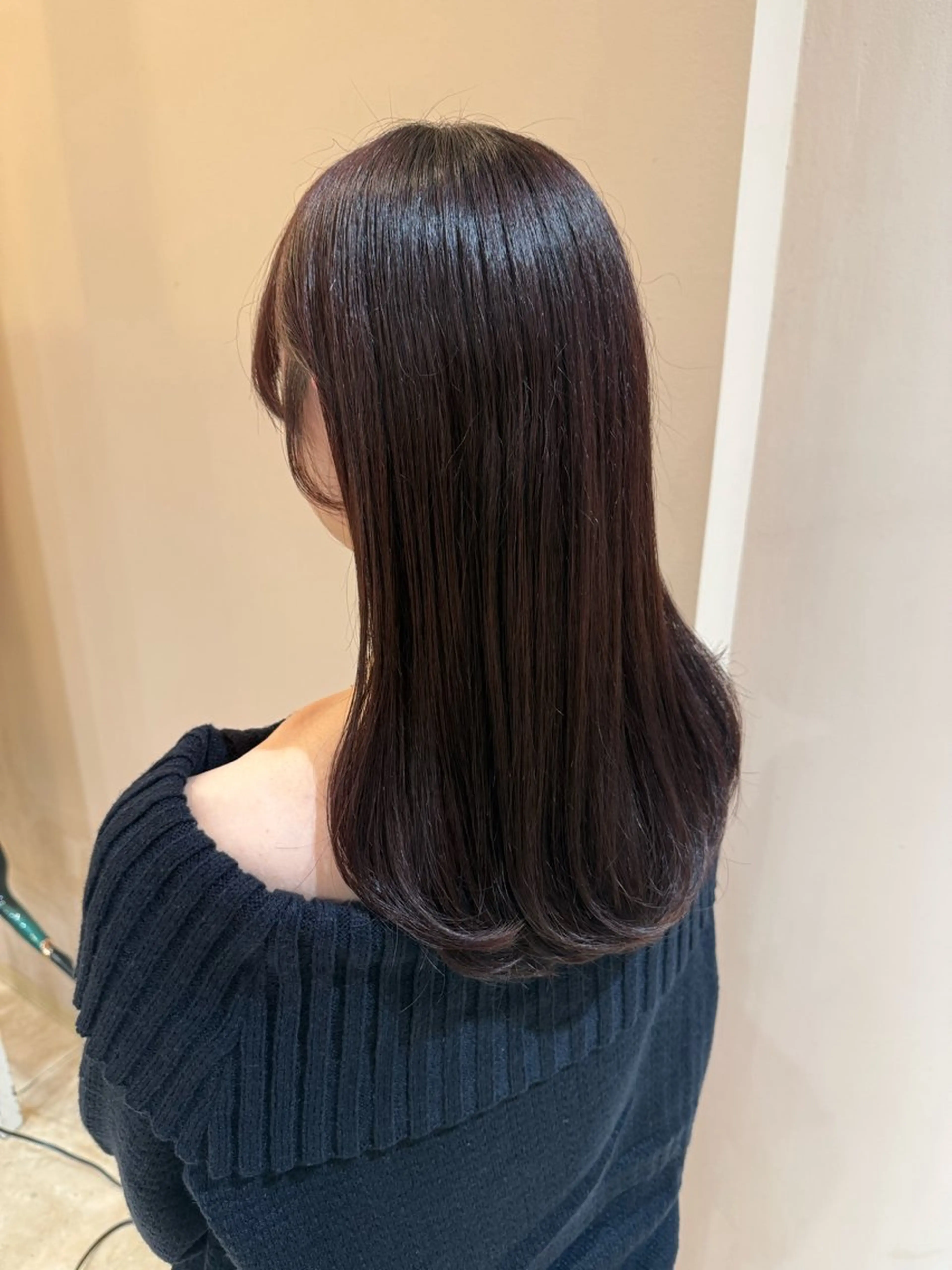 セミロング カラー バイオレットカラー 鈴木 二依奈のヘアスタイル