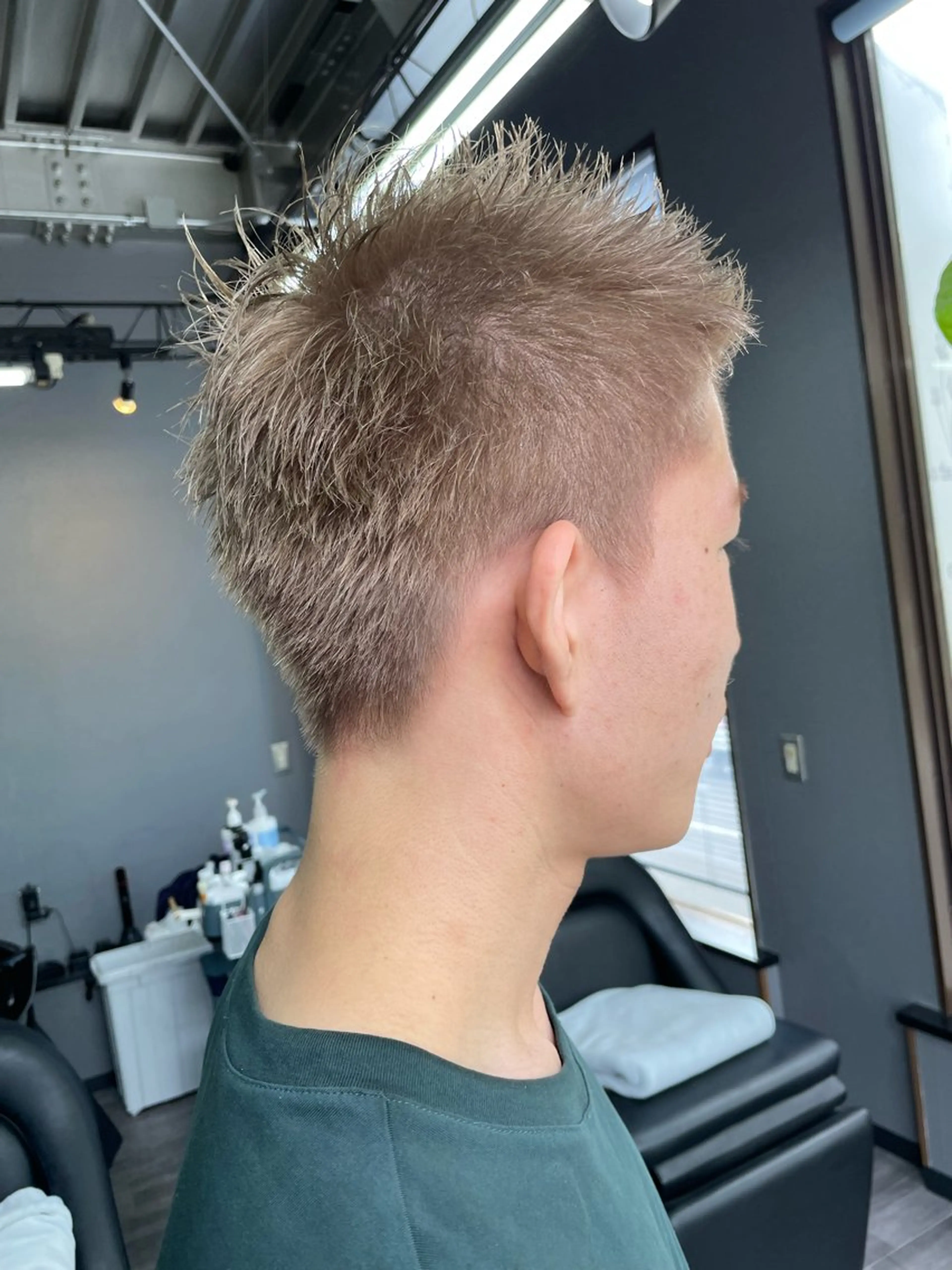 カラー メンズ メンズブリーチ ブリーチ オノ アカネのヘアスタイル