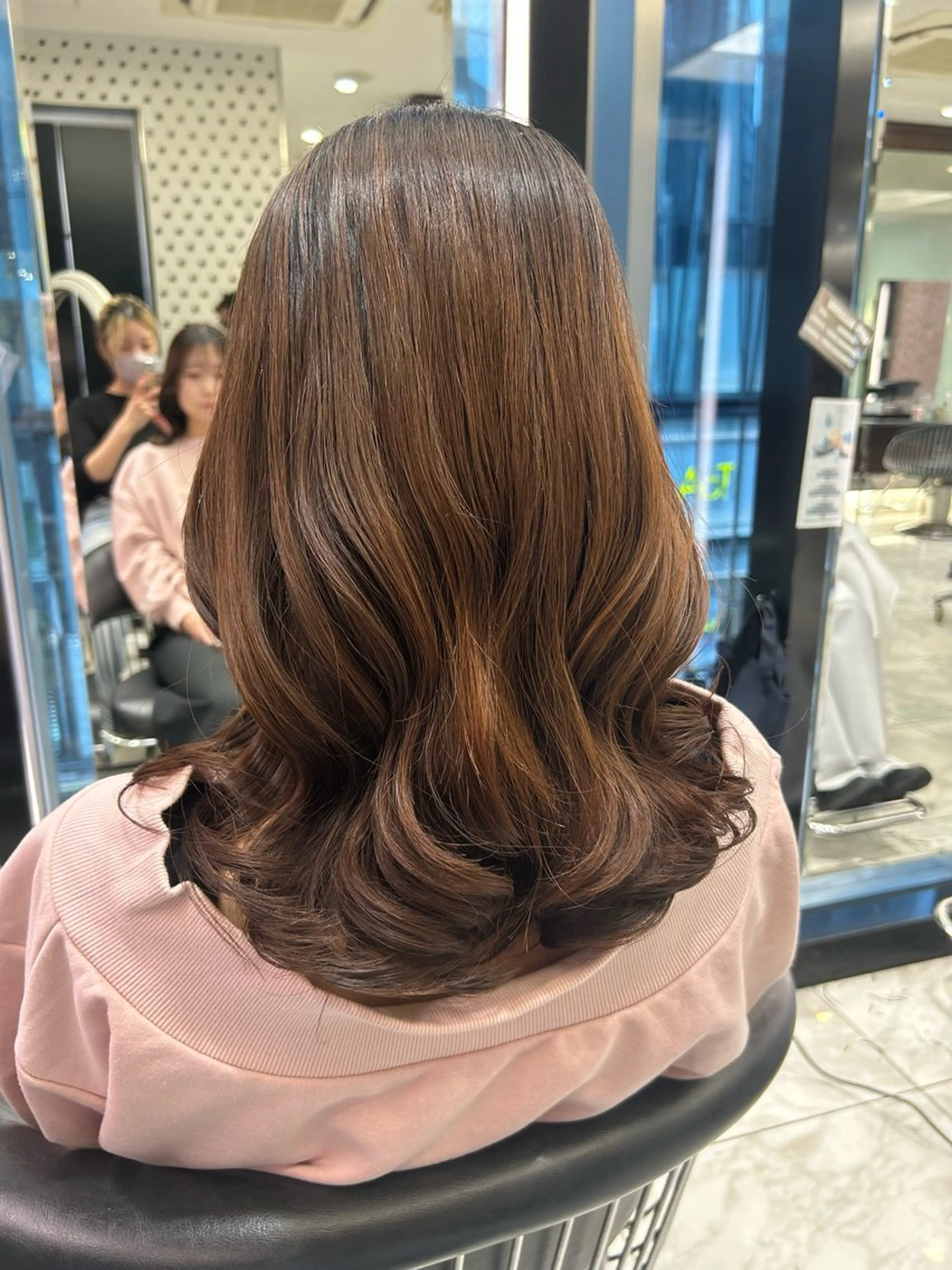 ミディアム パーマ 韓国っぽ透け感カラー マンツーマン🫧なおのヘアスタイル