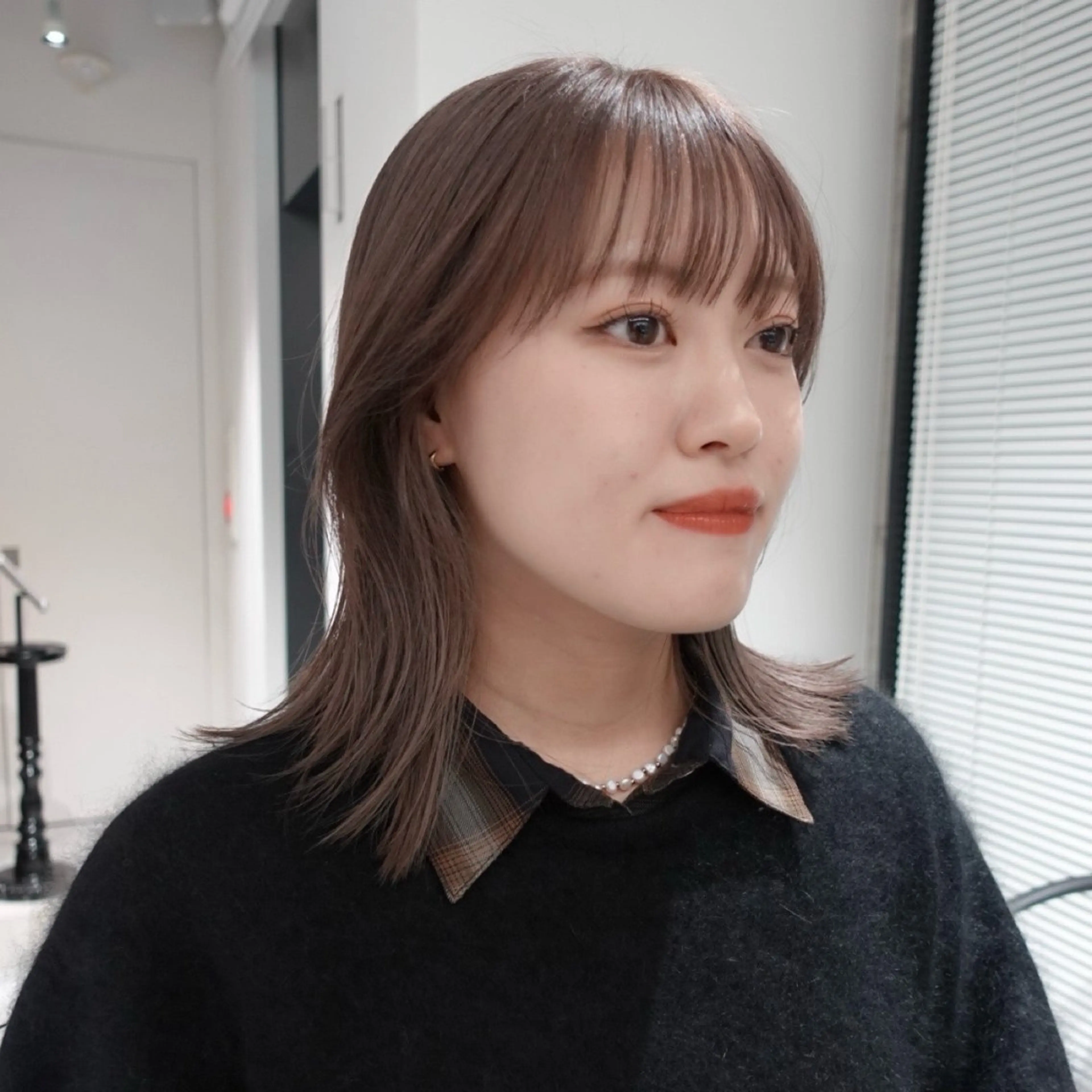 ミディアム カラー ヘアアレンジ ベージュカラー ラベンダーカラー ラベンダーベージュ ヘアカラー 🌐サトウ リョウ🌐のヘアスタイル