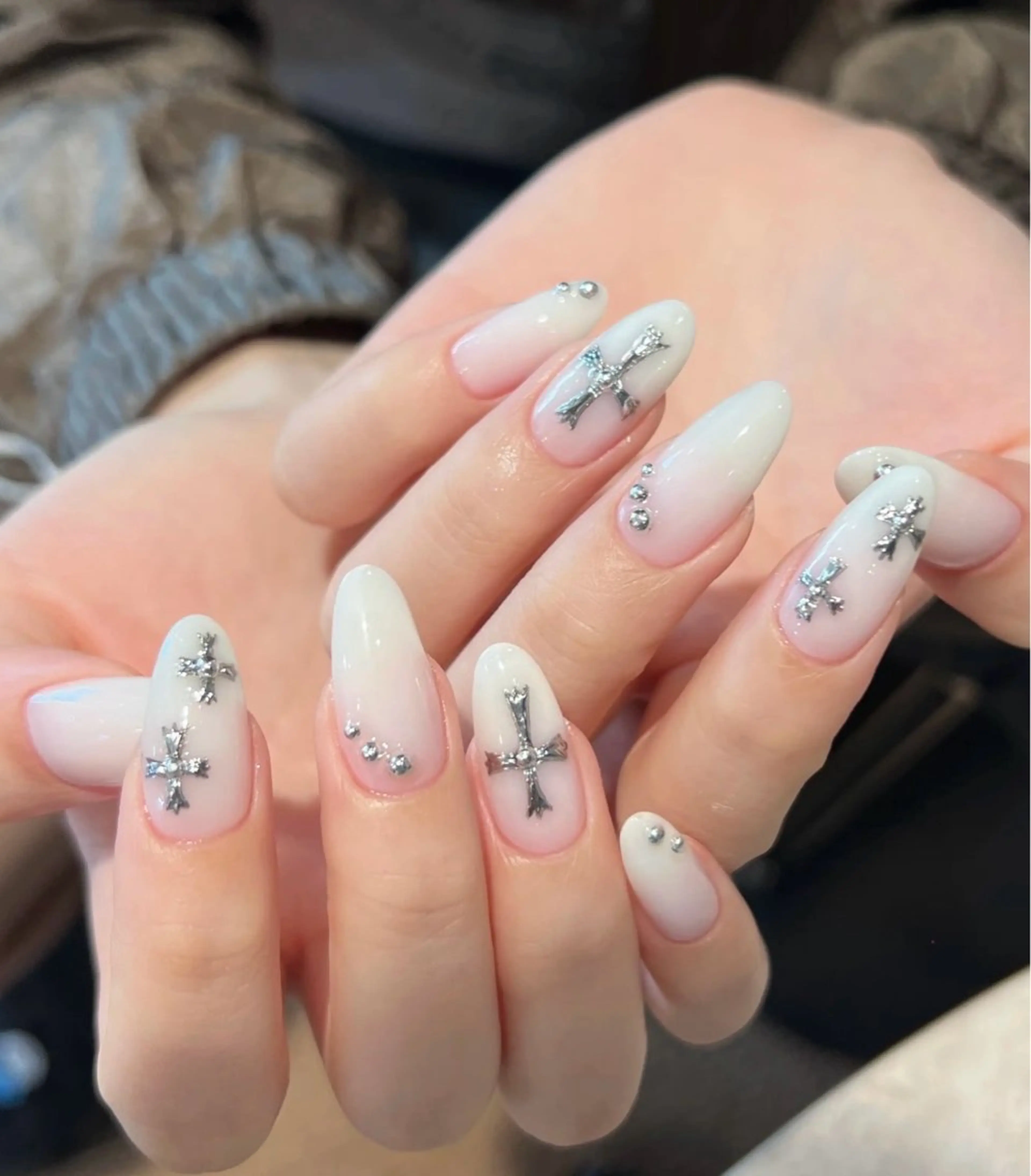 ネイル オーロラネイル フラワーネイル フットネイル フレンチネイル ジェルネイル ハンドネイル BabyYouMi nailのネイルデザイン