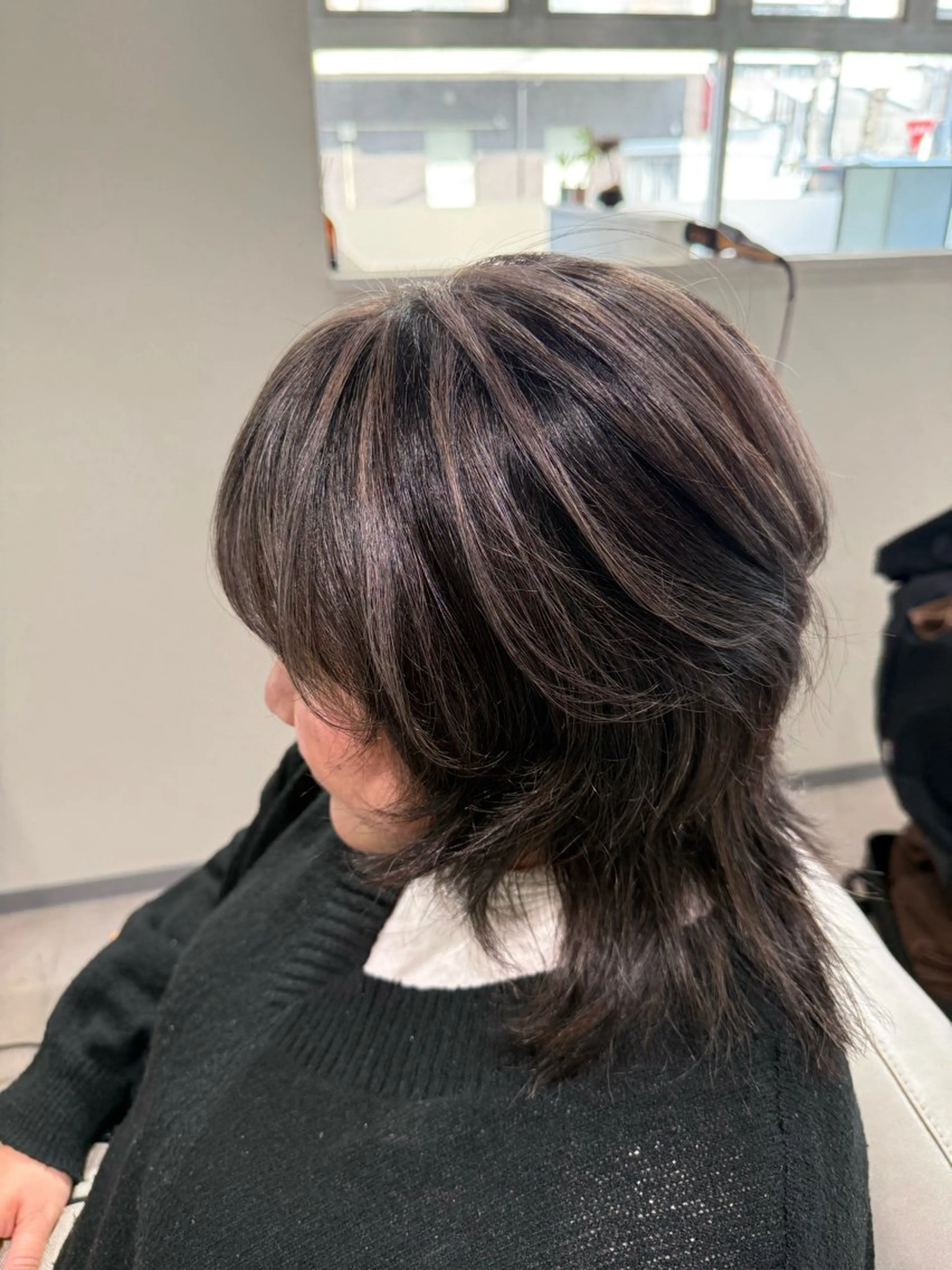 ミディアム カラー カット ヘアカラー トリートメント 脱白髪染め美容師 竹内涼乃のヘアスタイル