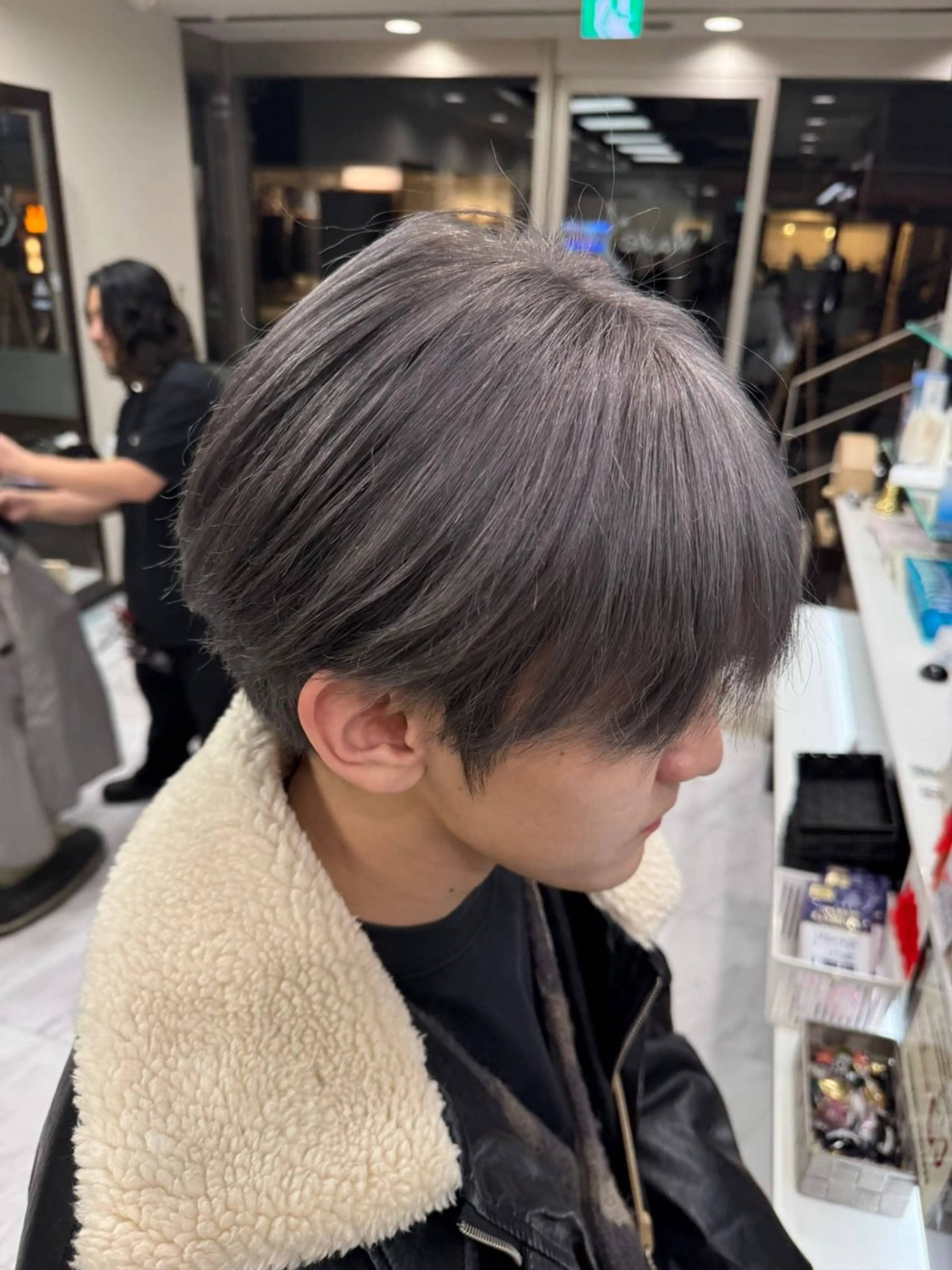 ショート カラー ヘアアレンジ メンズ 切りっぱなしボブ 前下がりボブ メンズブリーチ メンズハイライト メンズハイトーン カット ヘアカラー トリートメント Zina 大宮所属・目黒 碧人のヘアスタイル