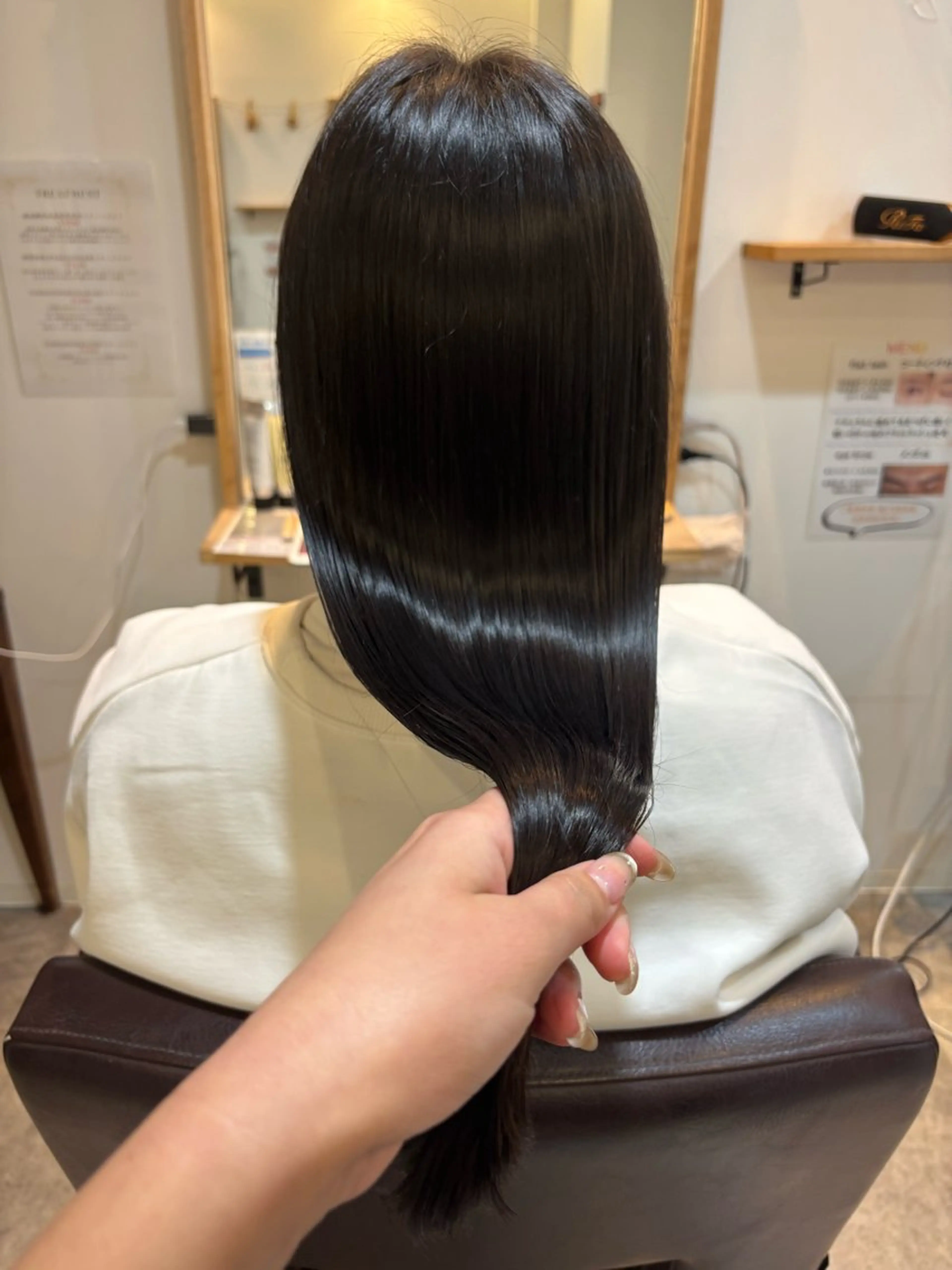 ロング ボブ 顔周りカット 髪質改善 レイヤーカット ロング カット トリートメント RISE SWELL 江坂momoneのヘアスタイル